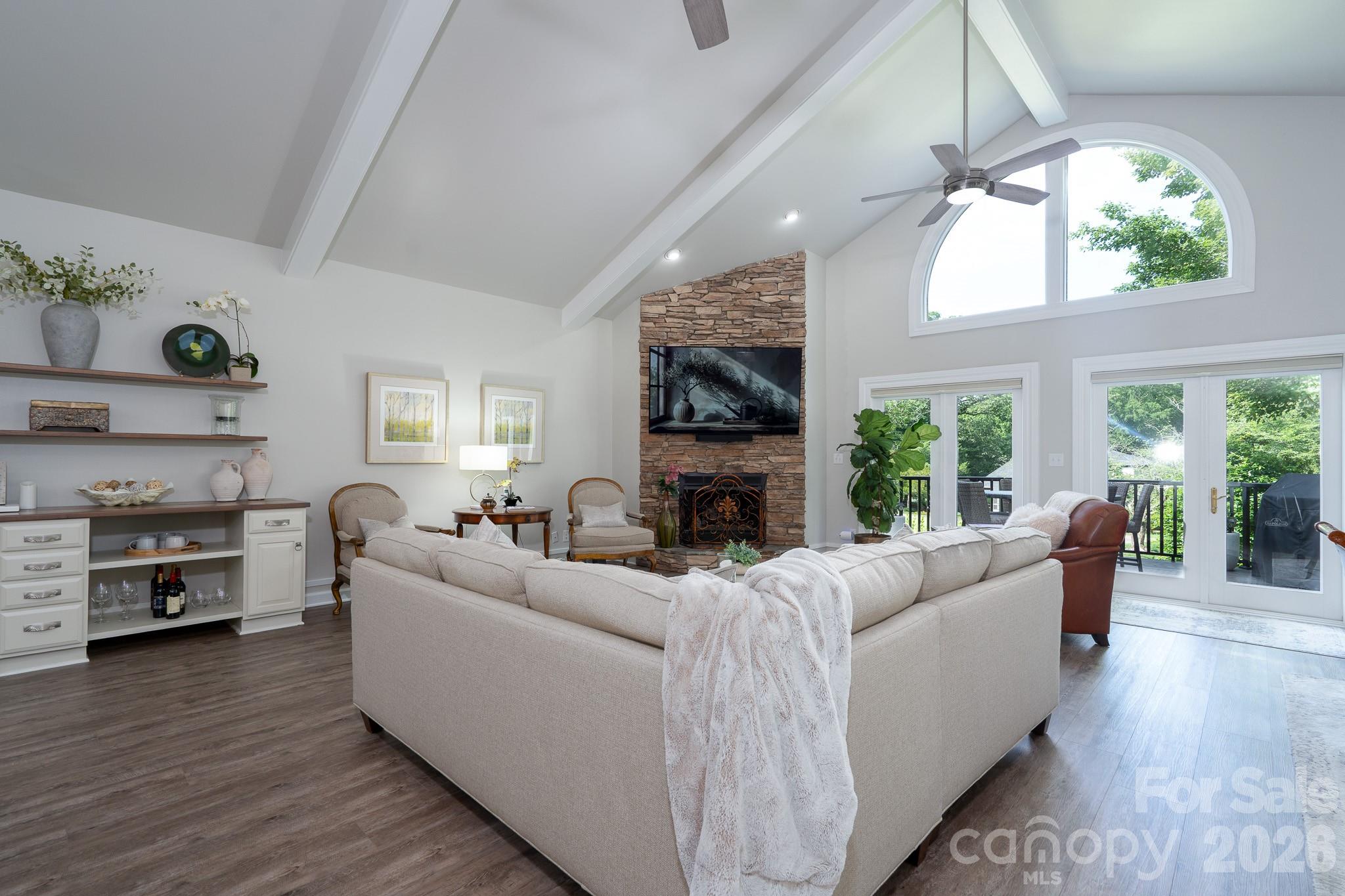 444 Millingport Lane — New London