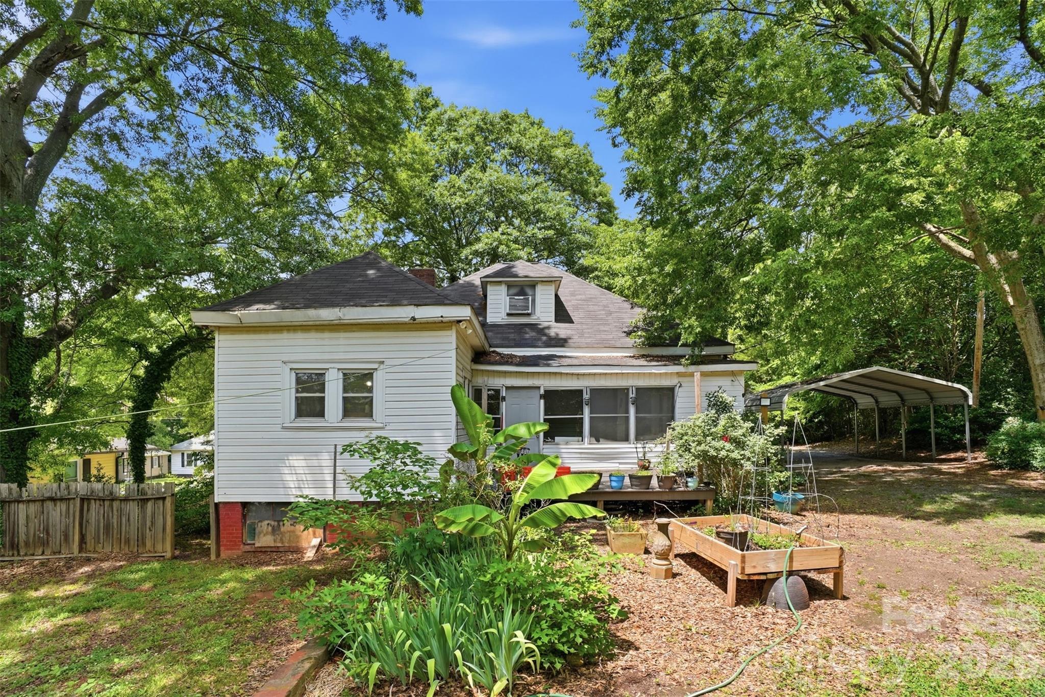 1815 Hemlock Avenue — Gastonia