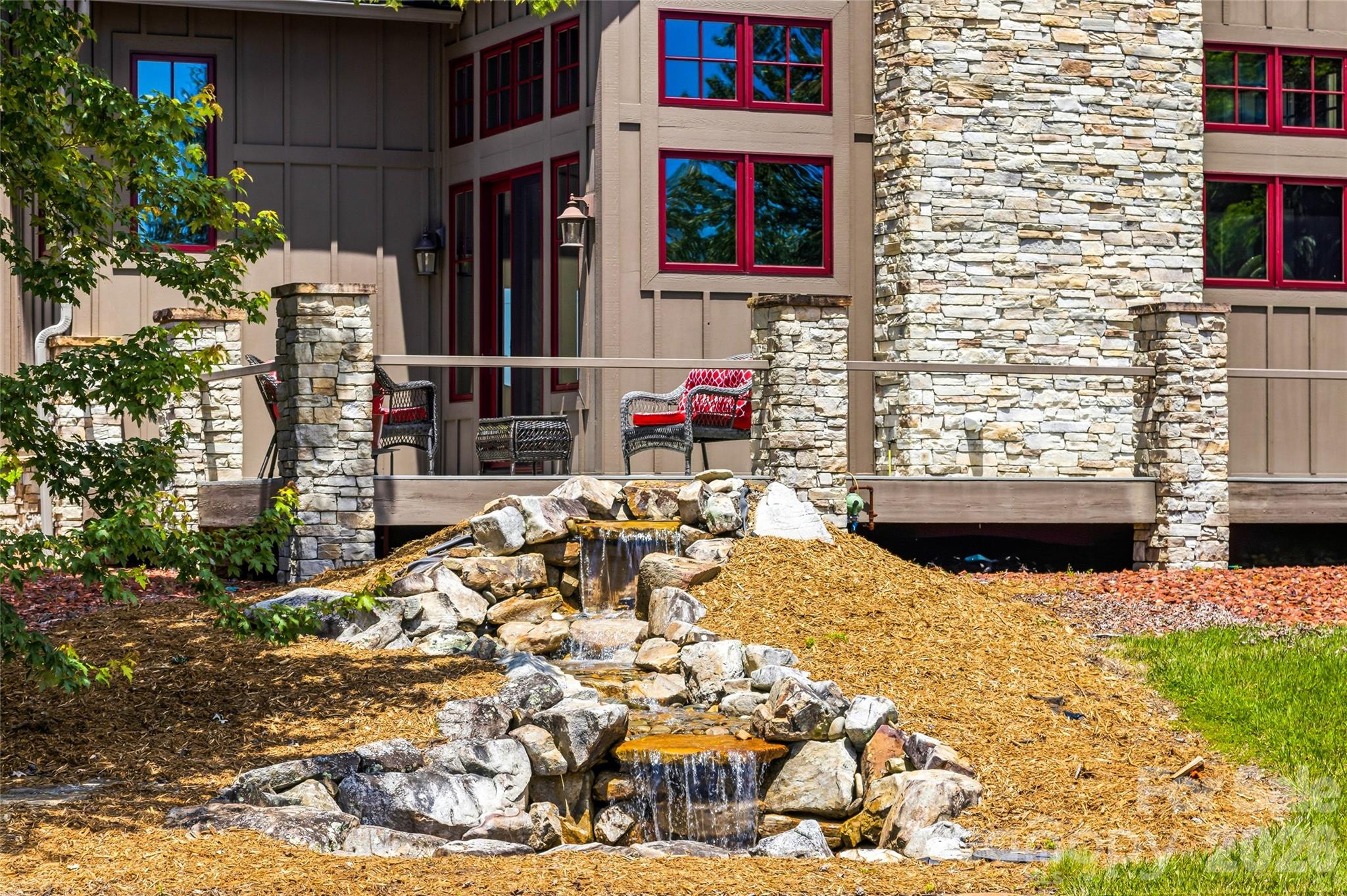 4862 Pinnacle Mountain Road — Zirconia