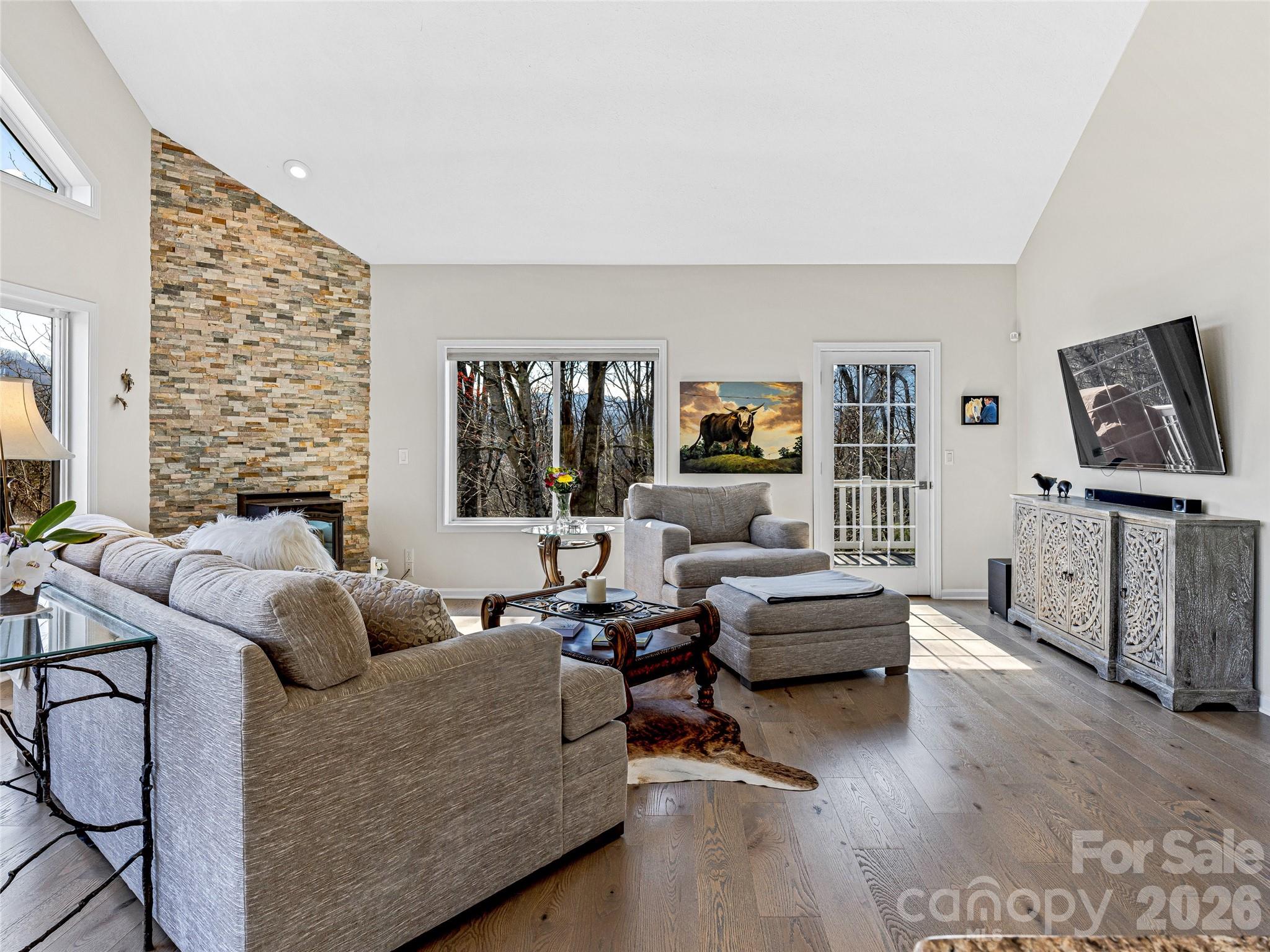 150 Hobby Horse Lane — Hendersonville