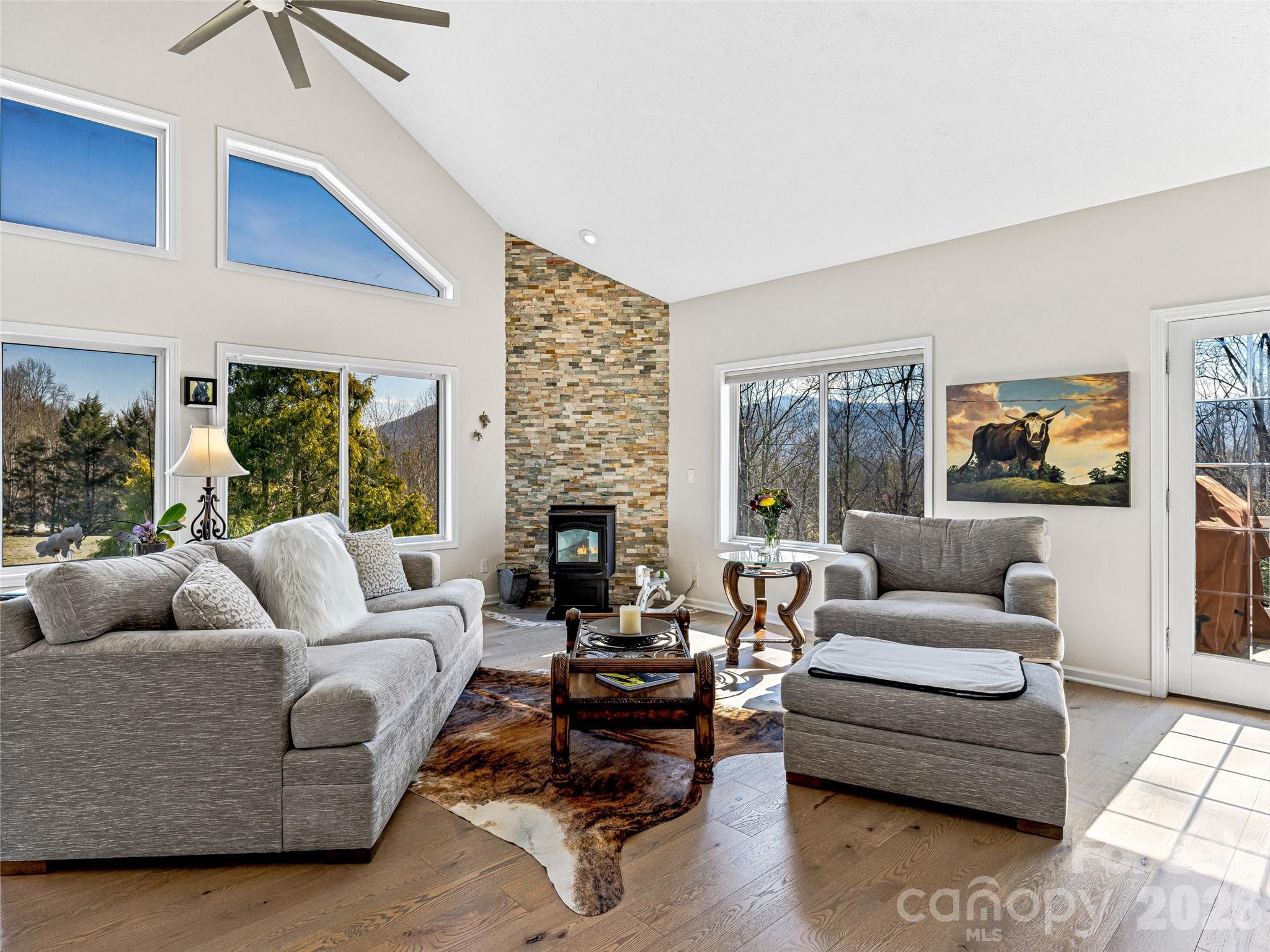 150 Hobby Horse Lane — Hendersonville