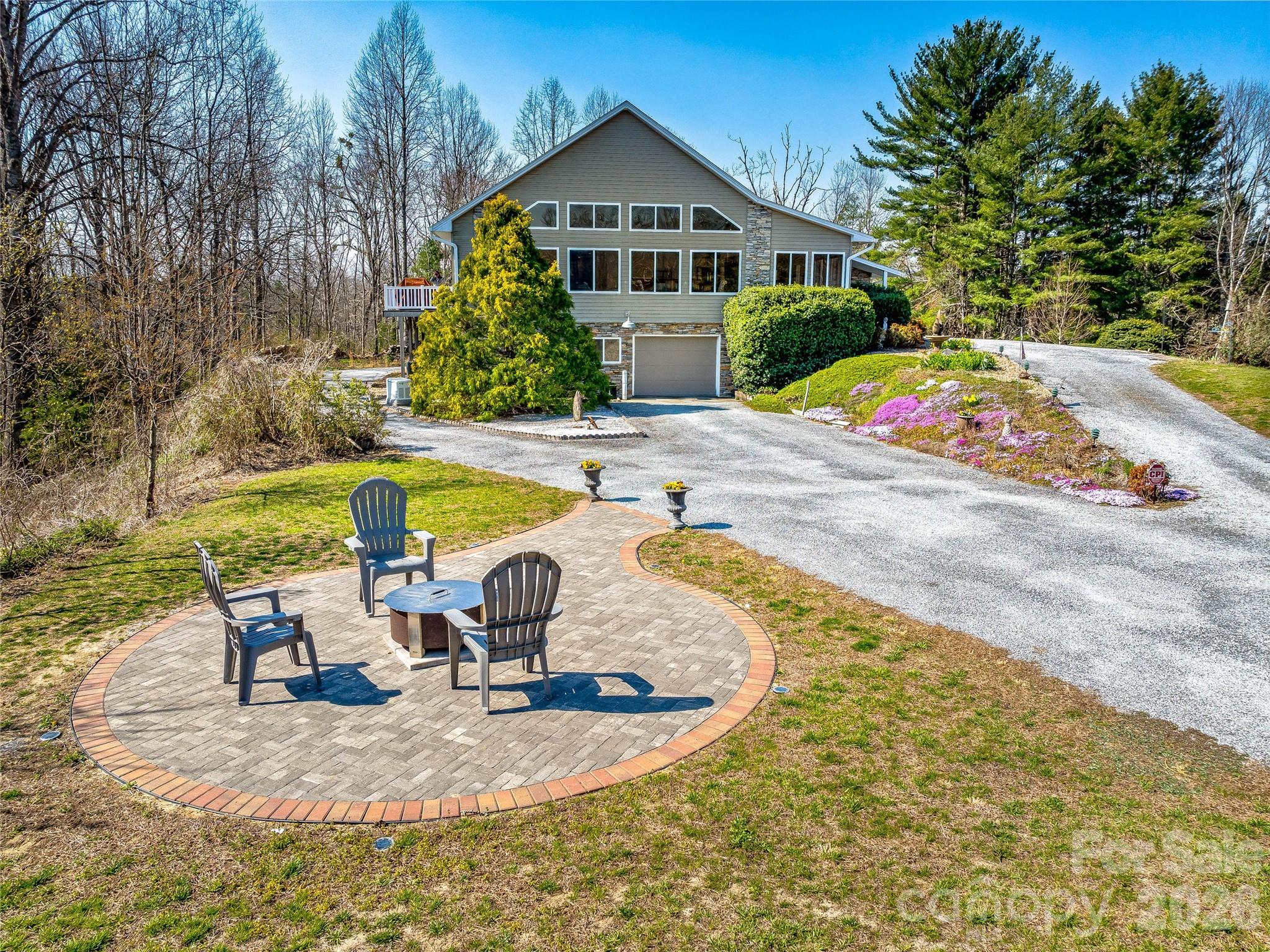 150 Hobby Horse Lane — Hendersonville