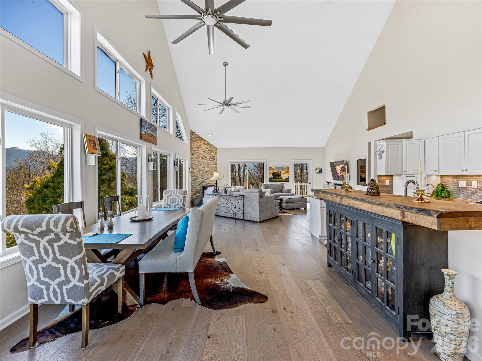 150 Hobby Horse Lane — Hendersonville