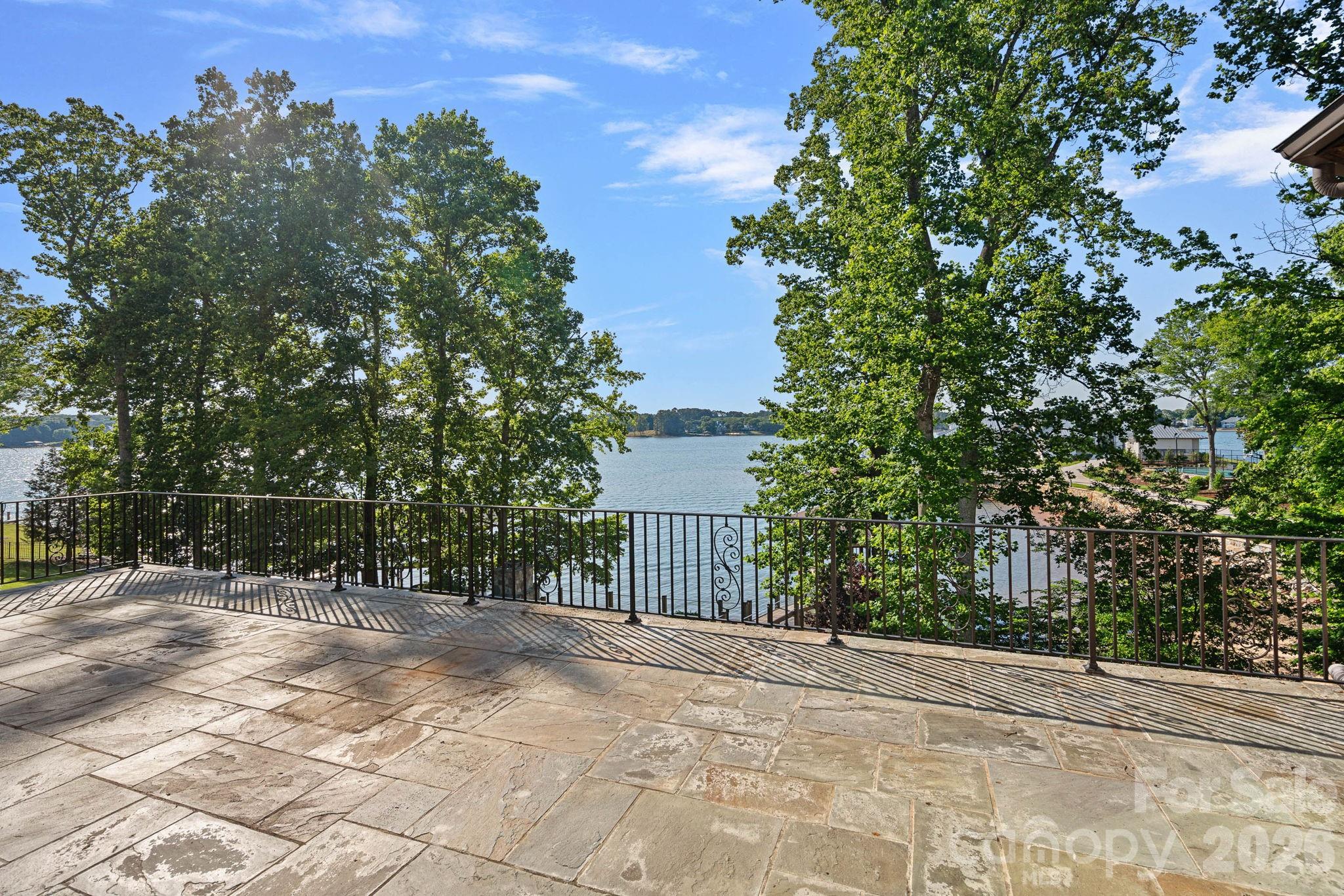 170 Fawn Lane — Mooresville