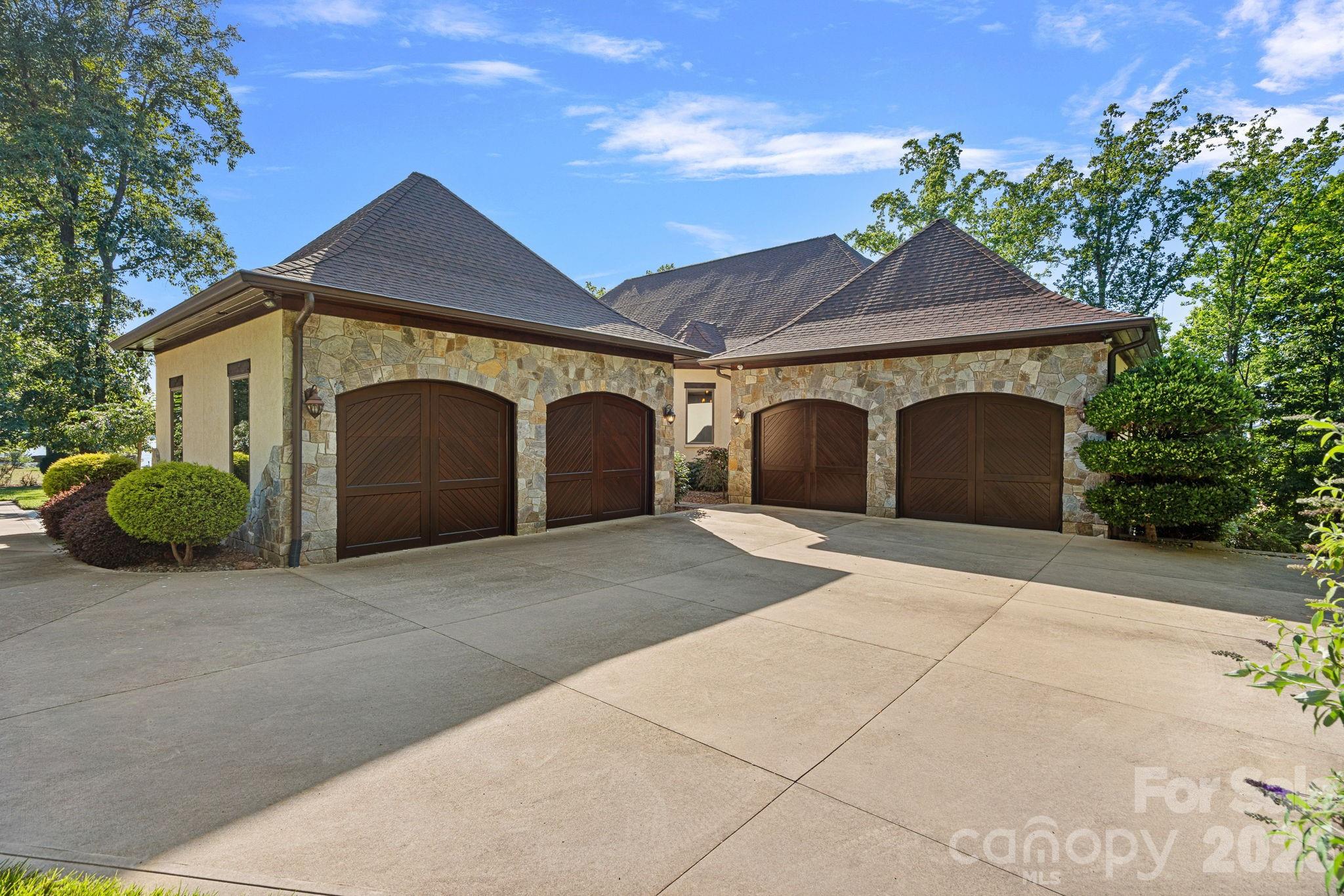 170 Fawn Lane — Mooresville