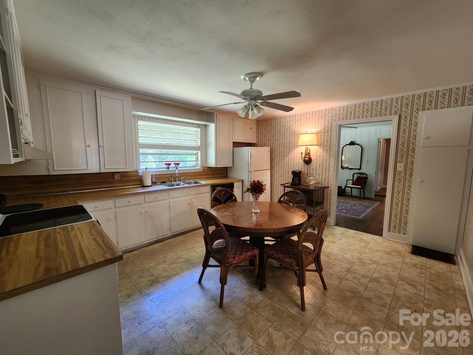 2333 Lynwood Drive — Lancaster