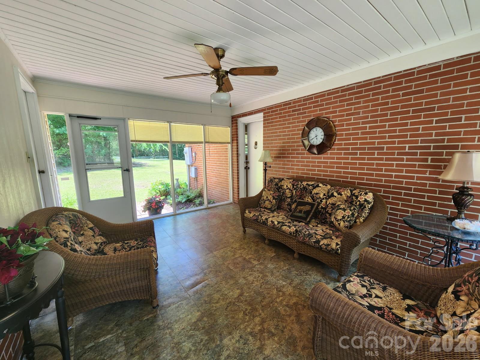 2333 Lynwood Drive — Lancaster
