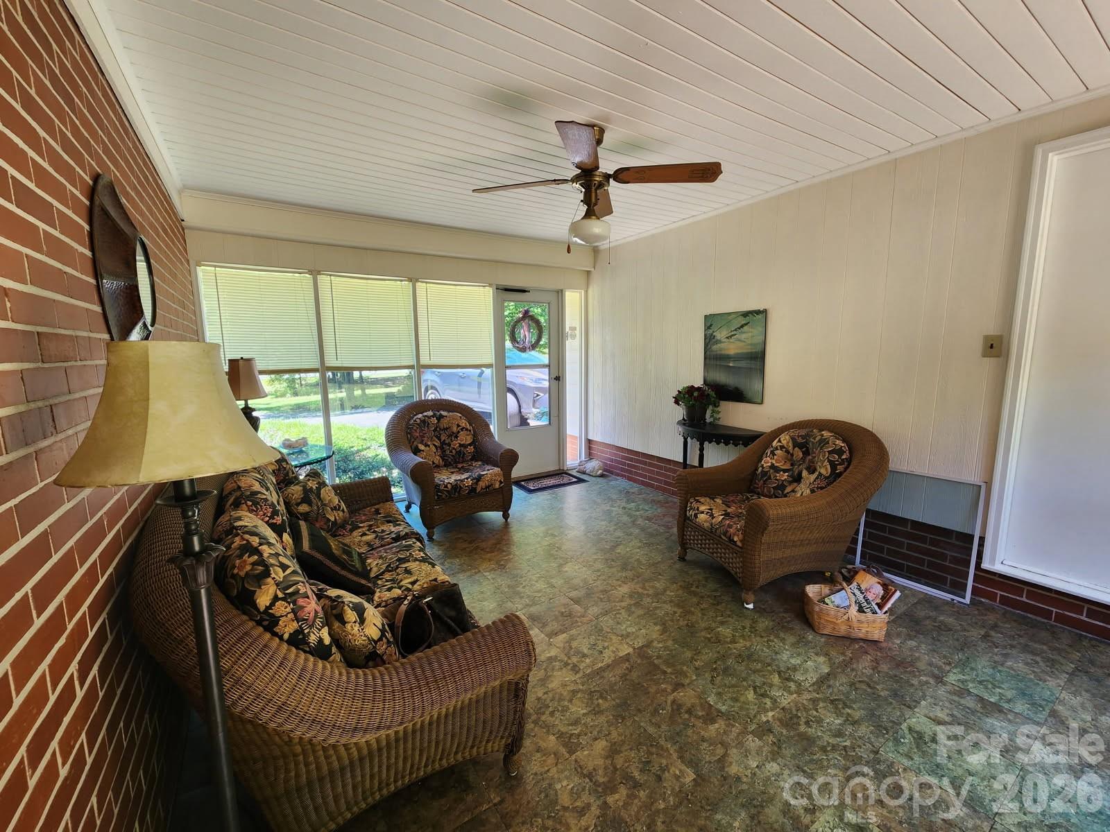 2333 Lynwood Drive — Lancaster