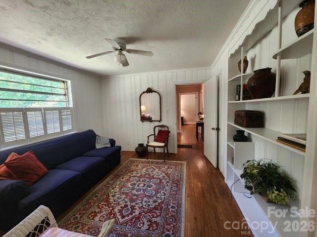 2333 Lynwood Drive — Lancaster