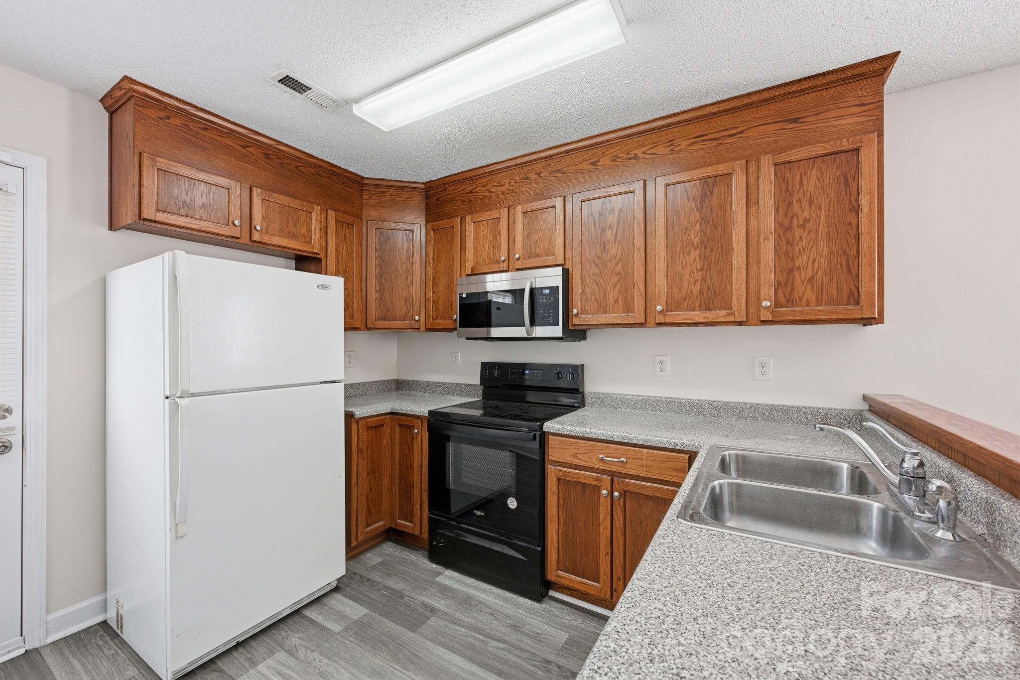 915 Barracuda Avenue — Statesville