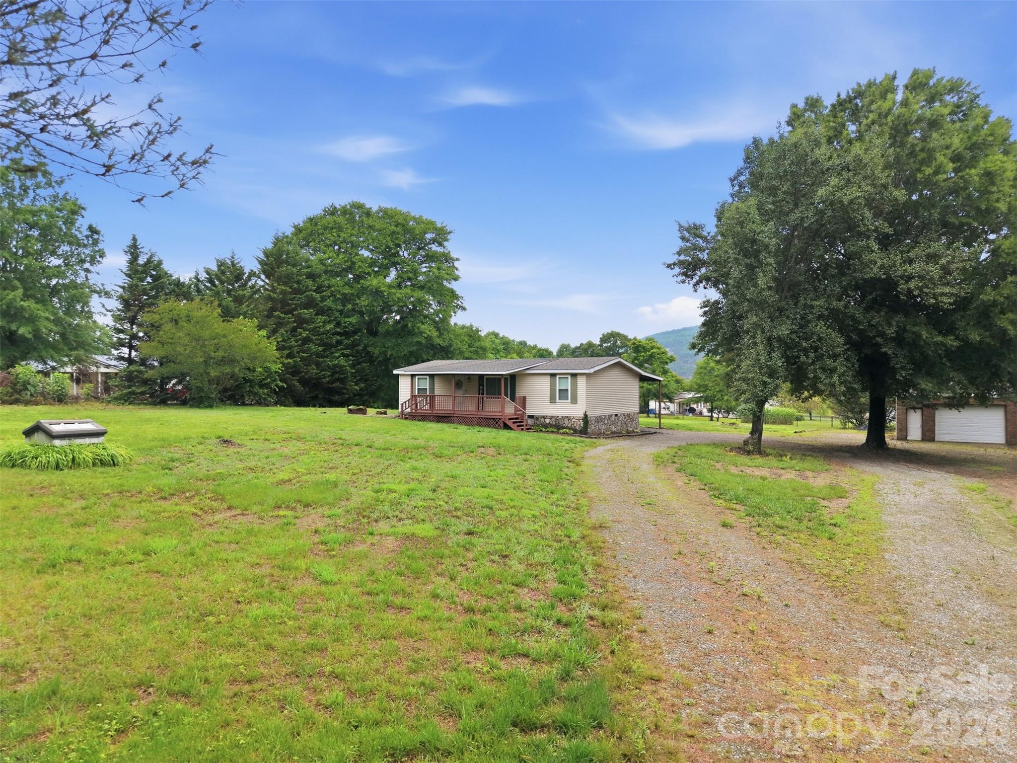 1309 Poole Gooden Road — Hiddenite