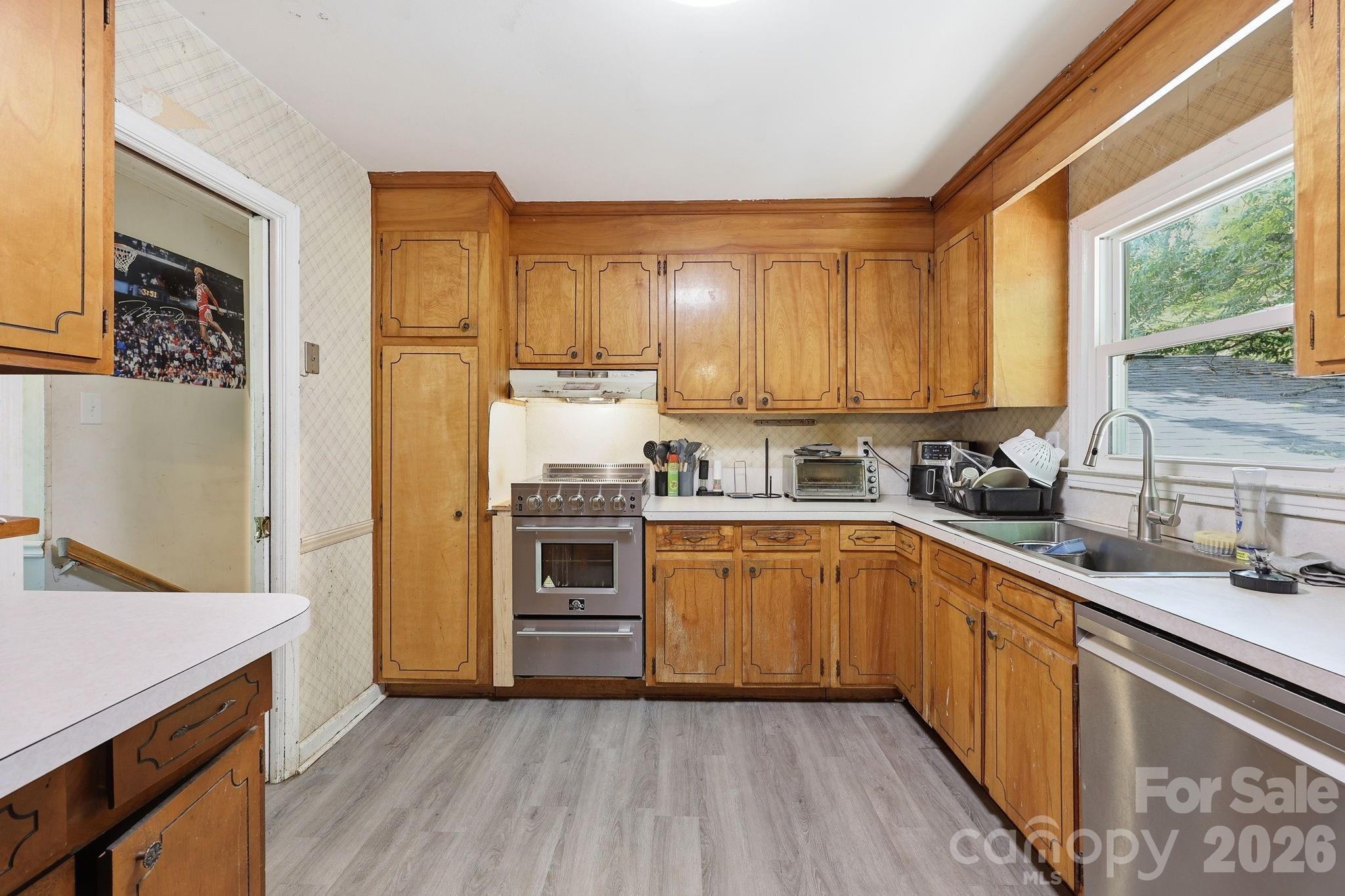 9201 Sandburg Avenue — Charlotte