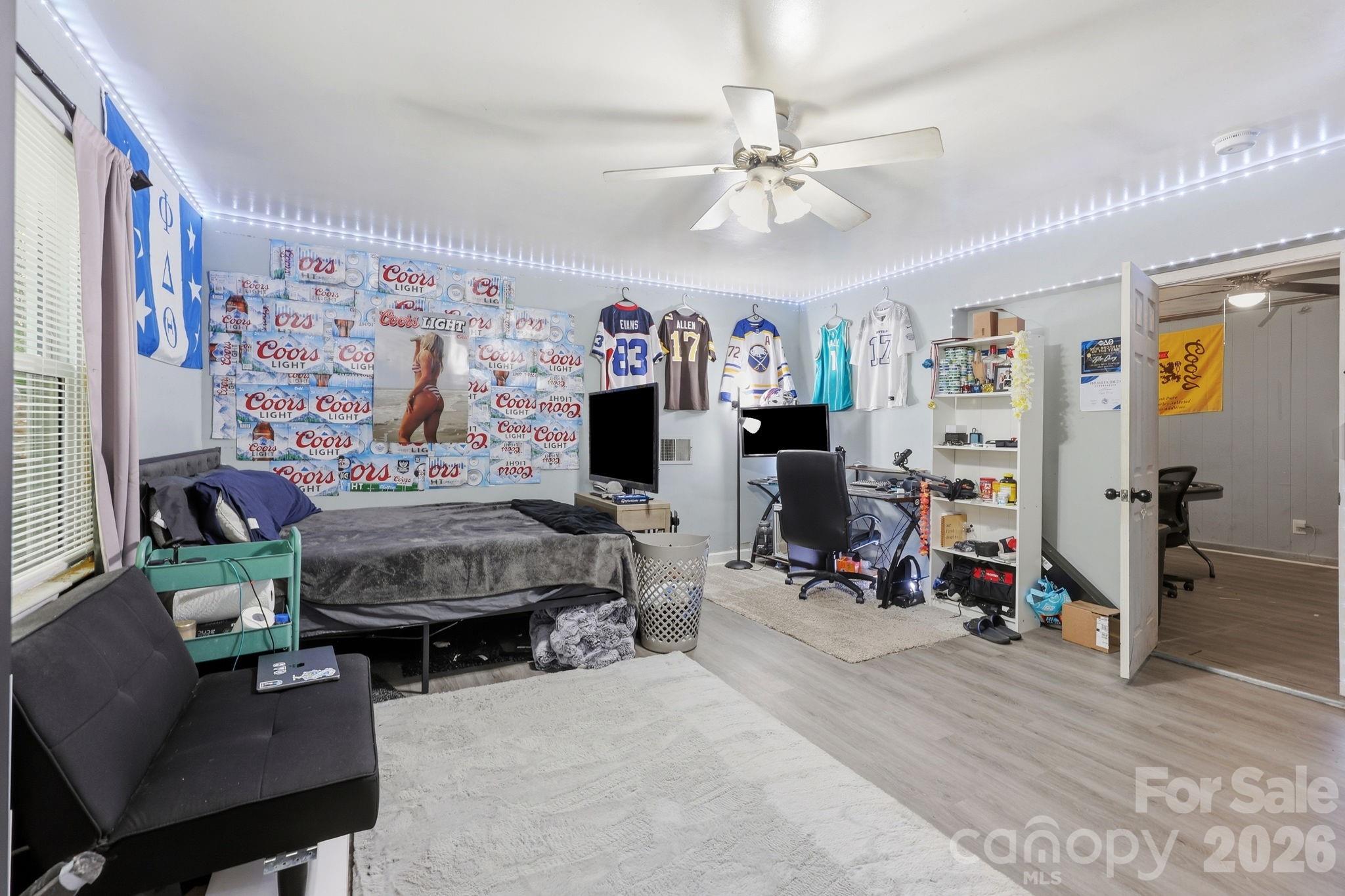 9201 Sandburg Avenue — Charlotte