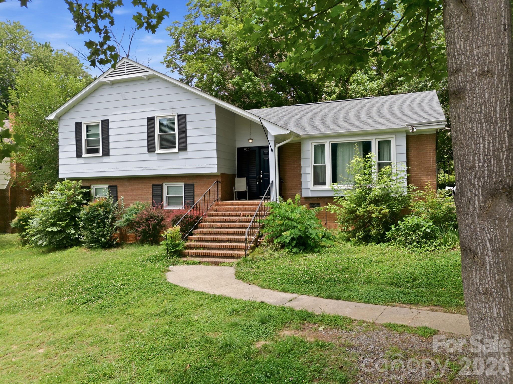 9201 Sandburg Avenue — Charlotte