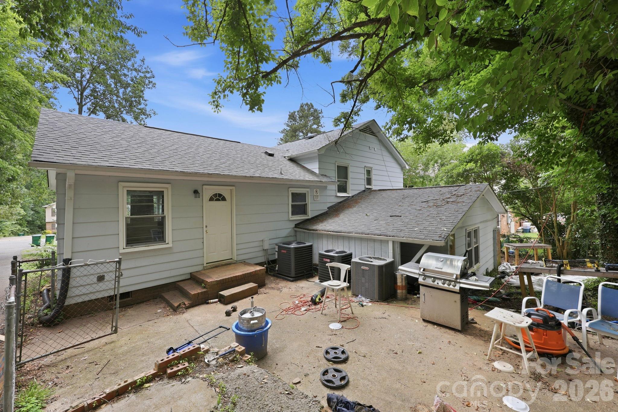 9201 Sandburg Avenue — Charlotte