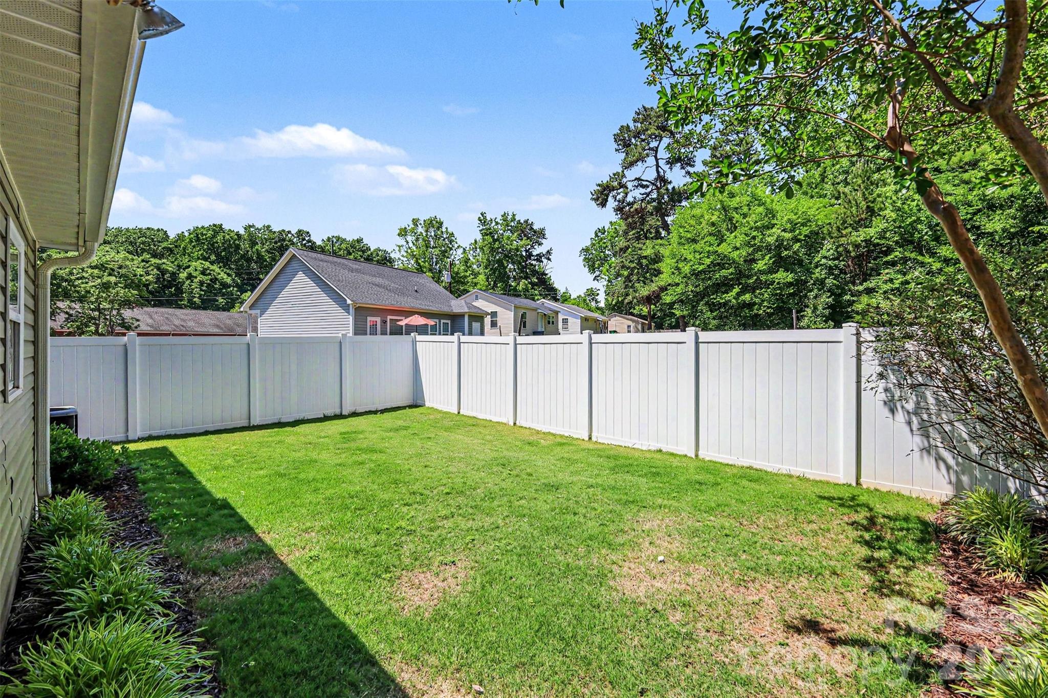 2540 Elmin Street — Charlotte