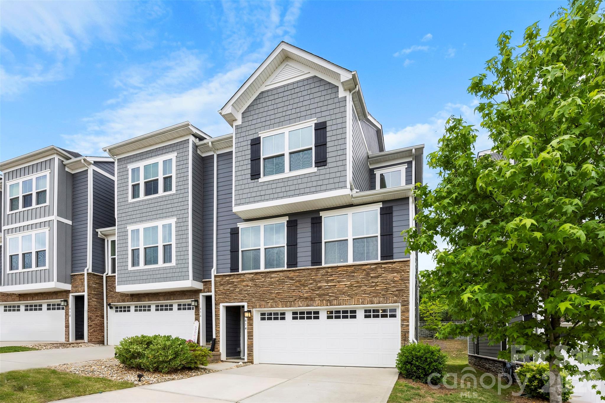 614 Crudent Road — Tega Cay