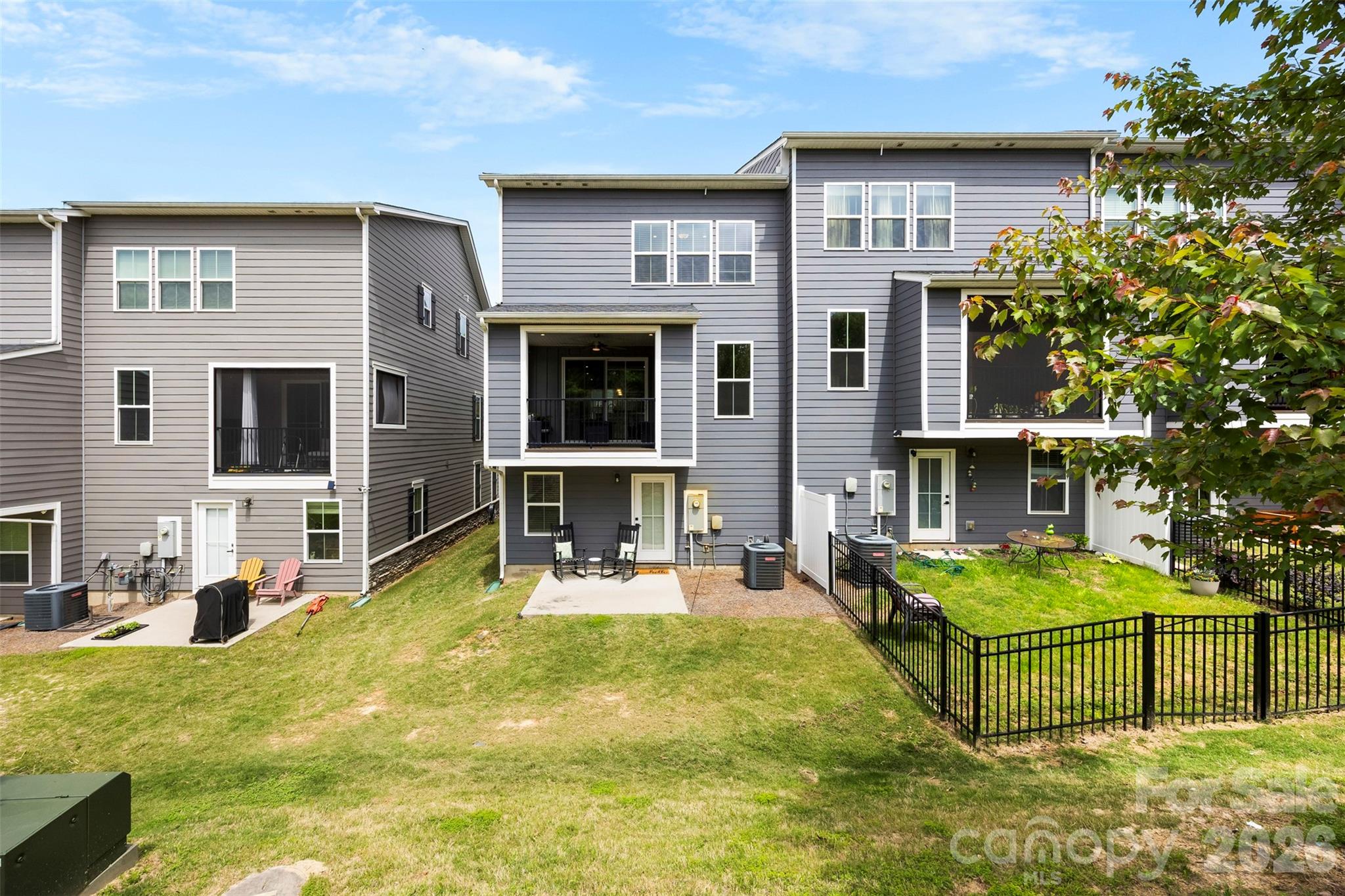614 Crudent Road — Tega Cay