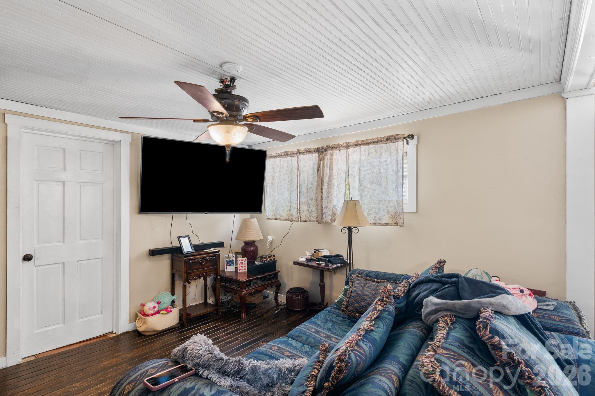 43 Candler School Road — Candler