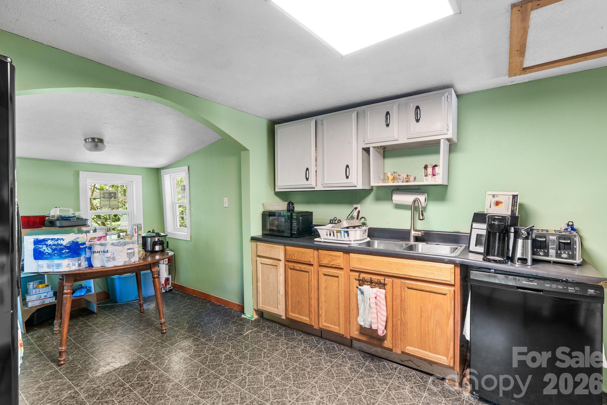 43 Candler School Road — Candler