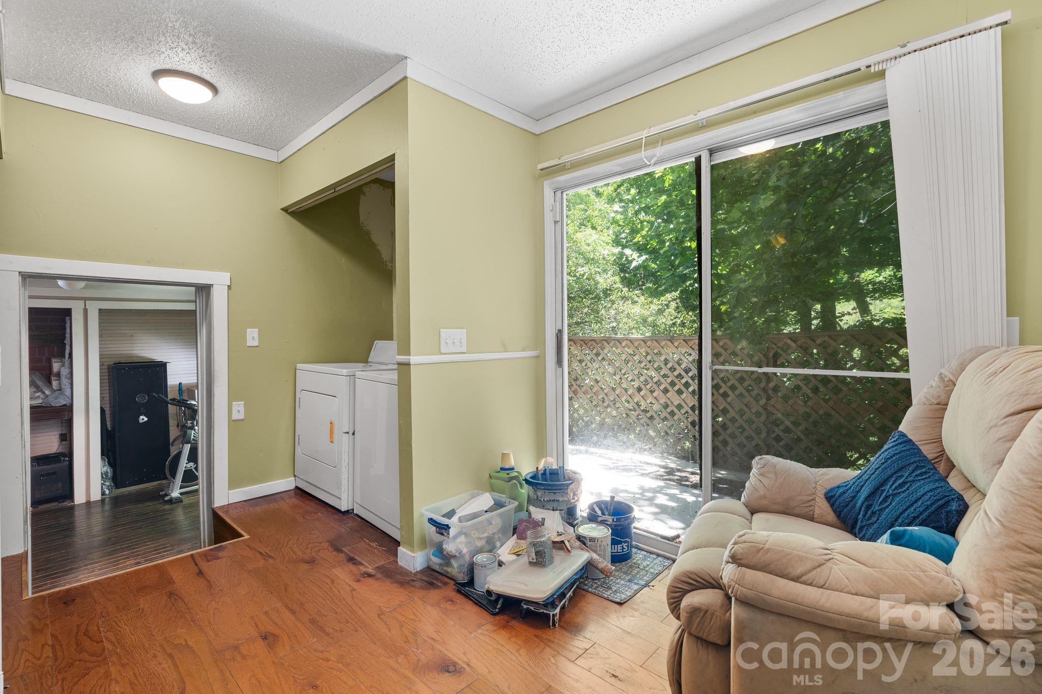 43 Candler School Road — Candler