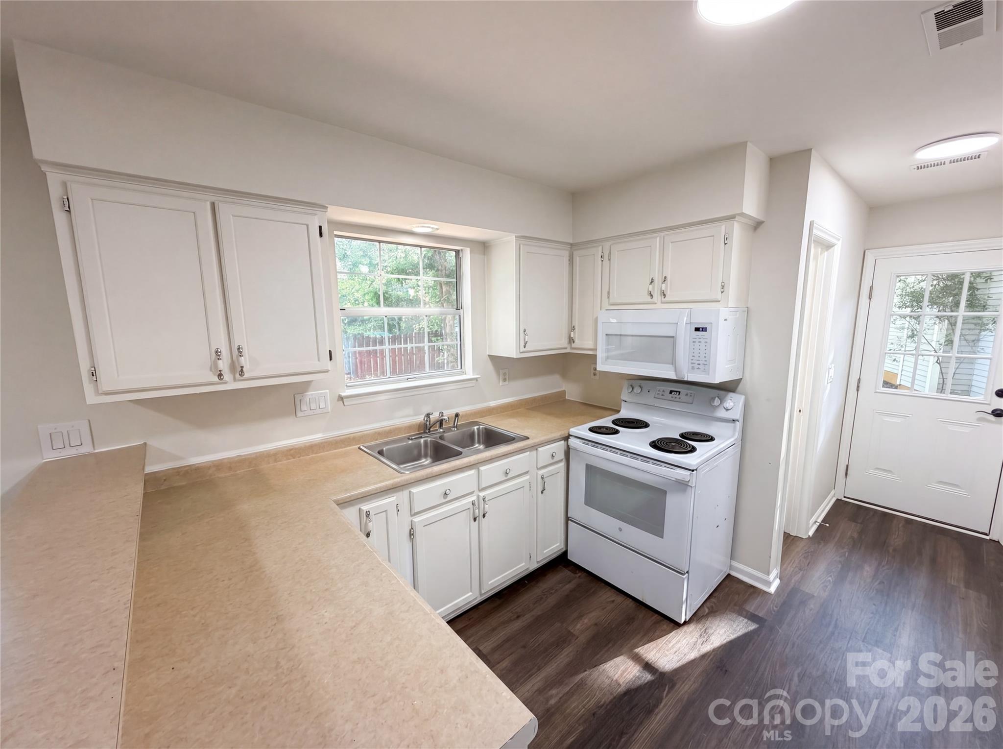 4720 Topsail Court — Charlotte