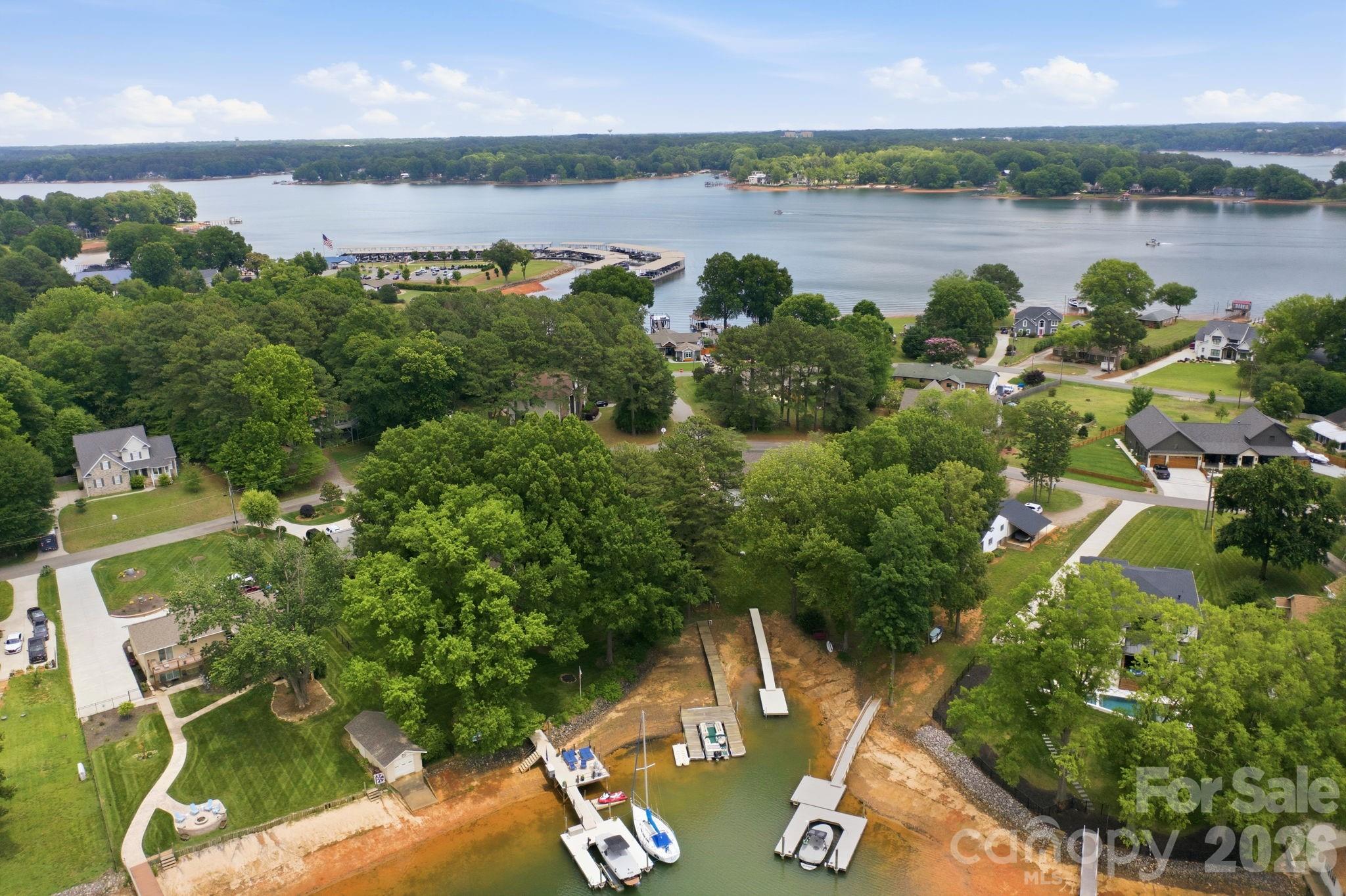 220 Shoreline Loop — Mooresville