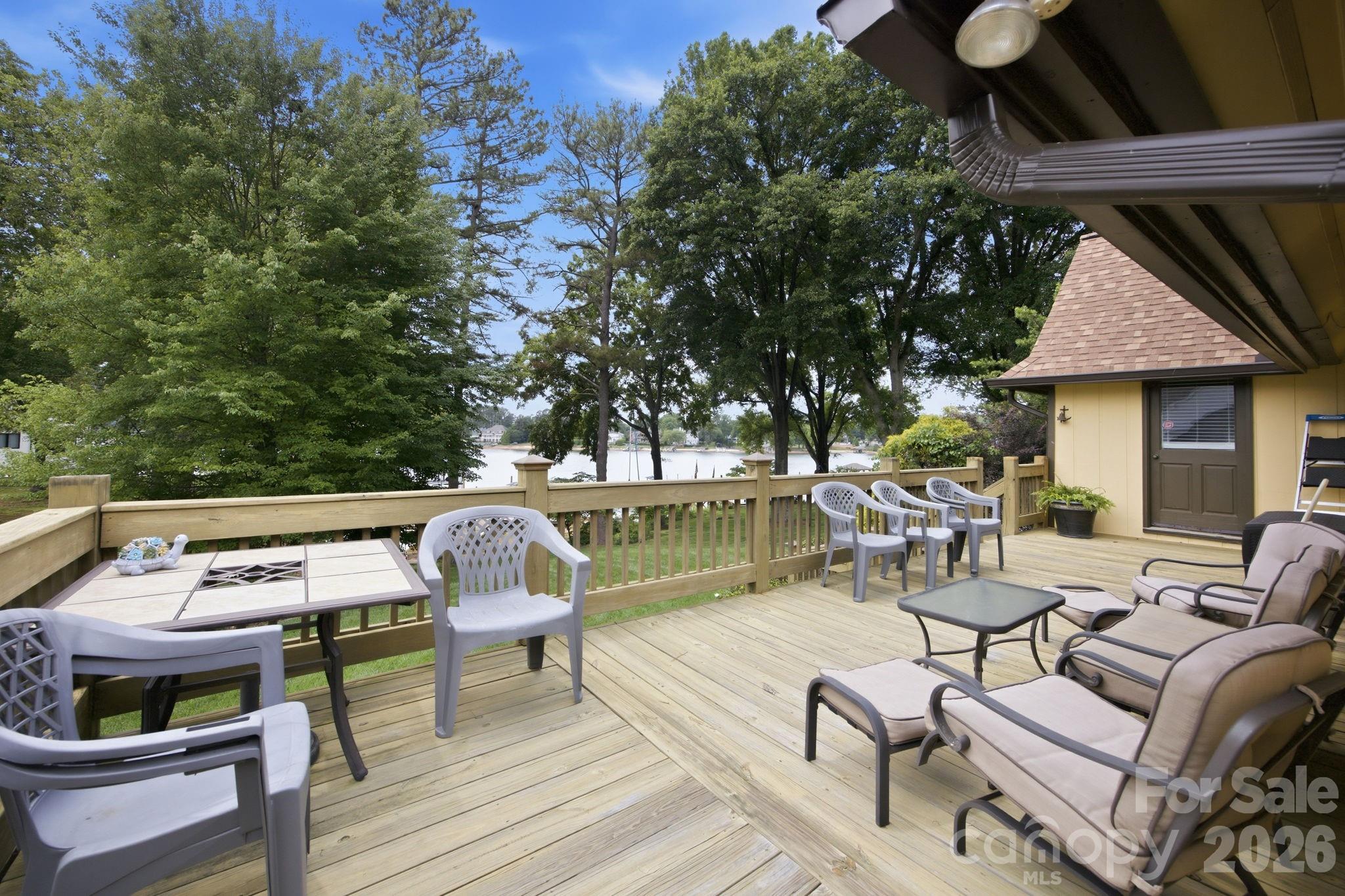 220 Shoreline Loop — Mooresville