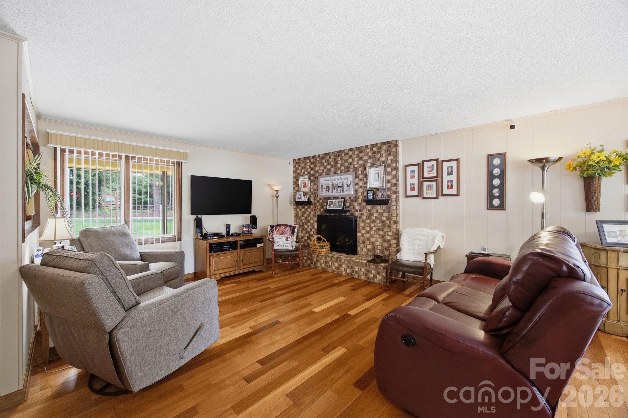 220 Shoreline Loop — Mooresville