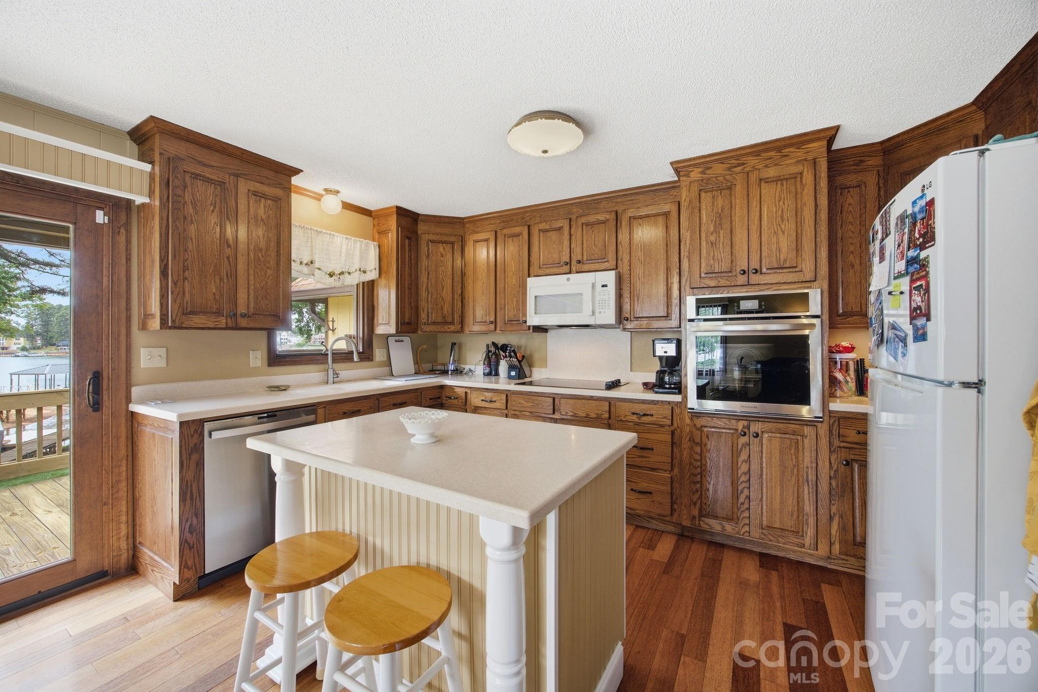 220 Shoreline Loop — Mooresville
