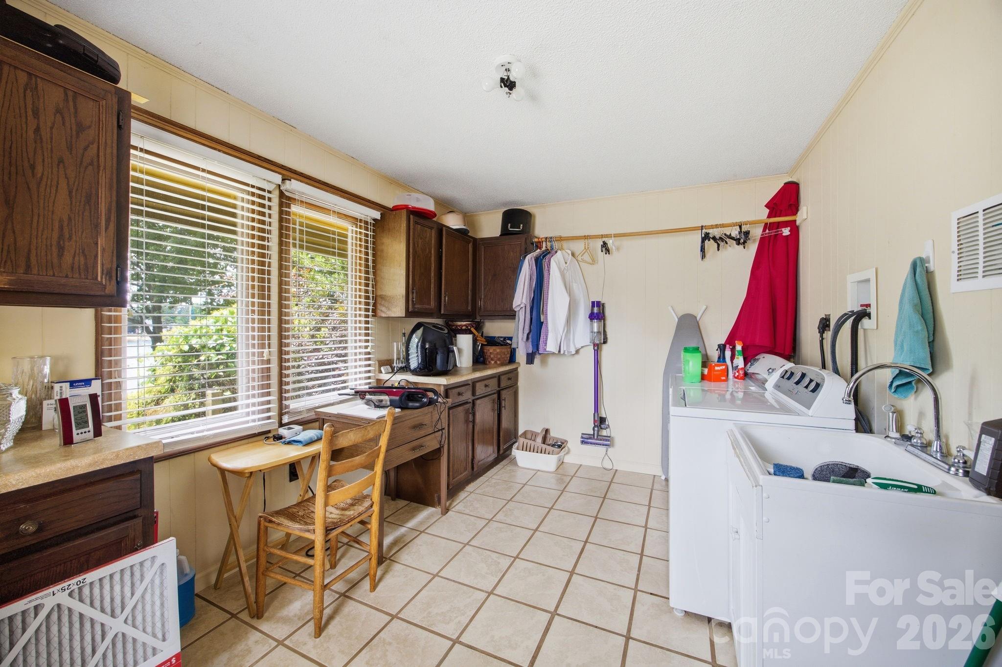 220 Shoreline Loop — Mooresville