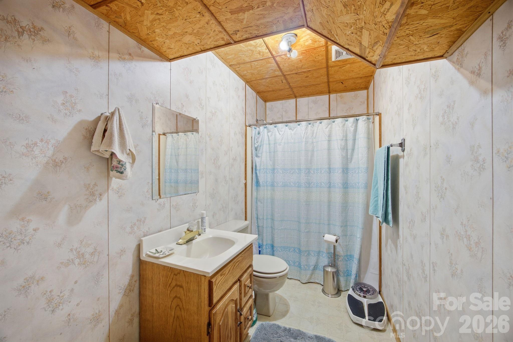 220 Shoreline Loop — Mooresville