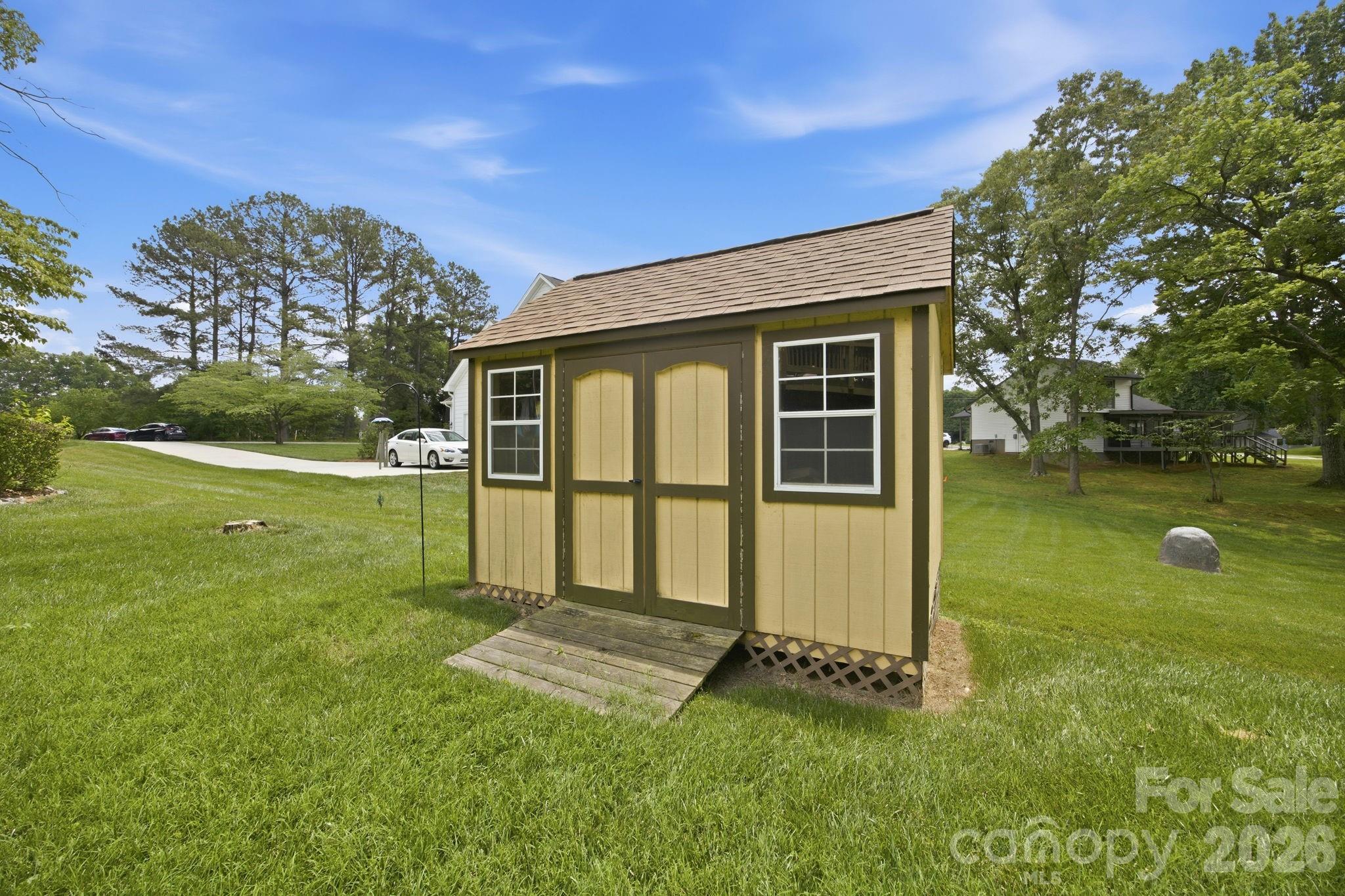 220 Shoreline Loop — Mooresville
