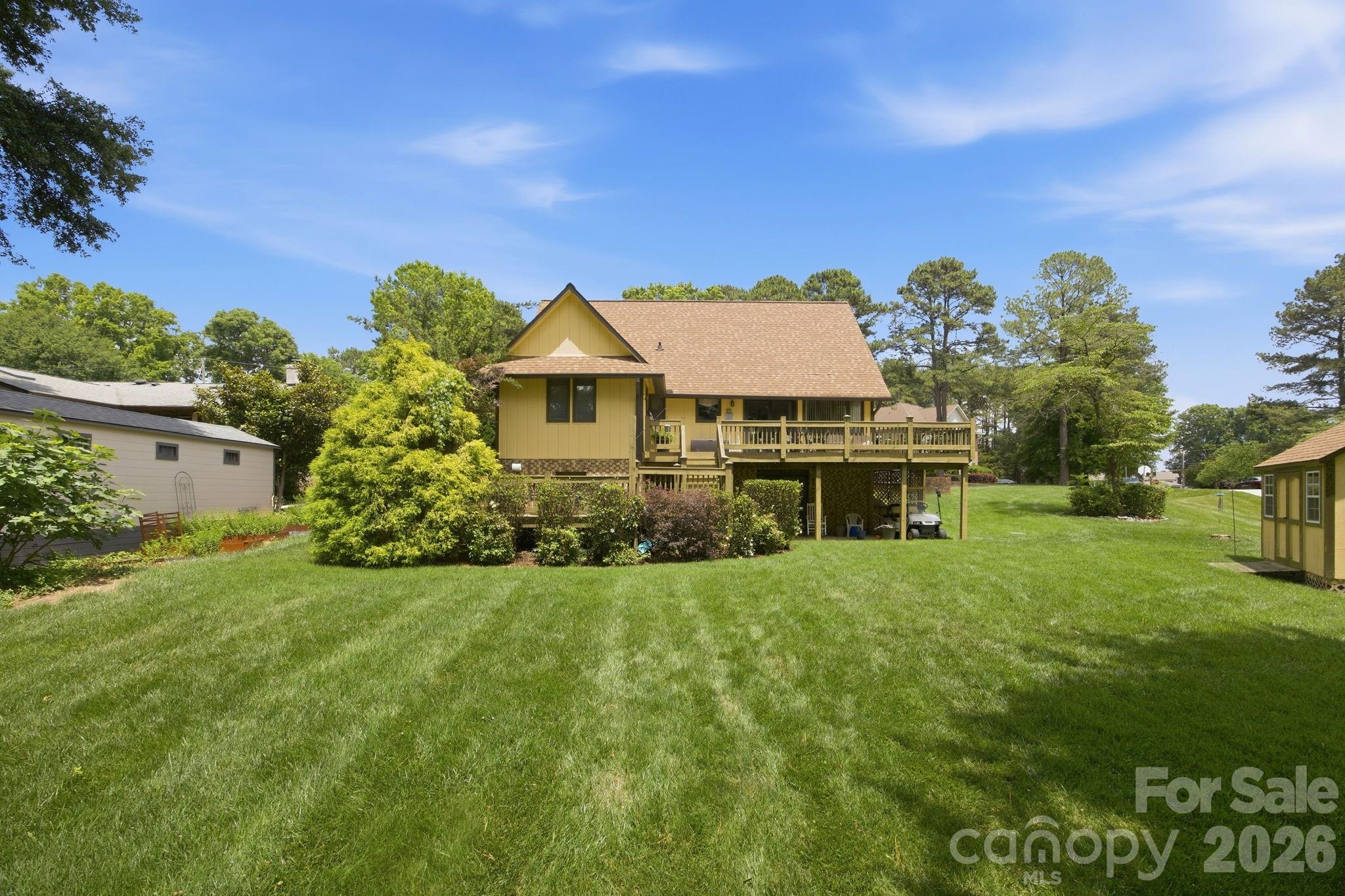 220 Shoreline Loop — Mooresville
