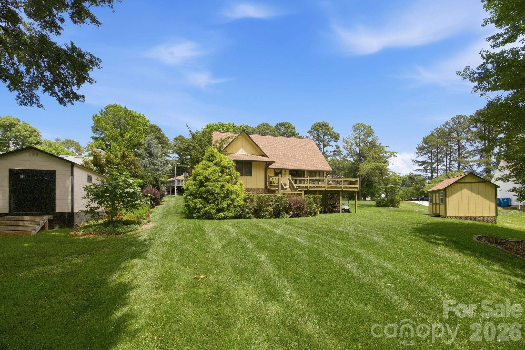 220 Shoreline Loop — Mooresville