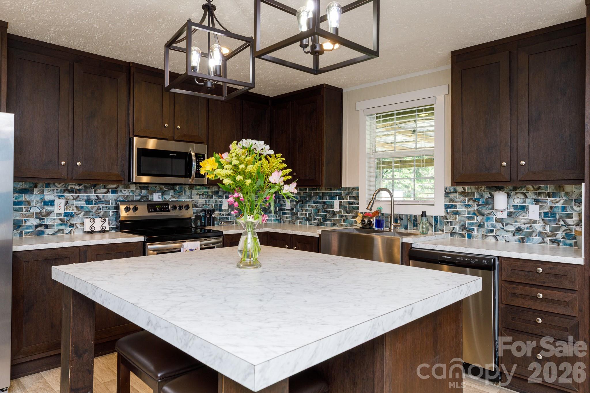 1283 Countryside Drive — Blackstock