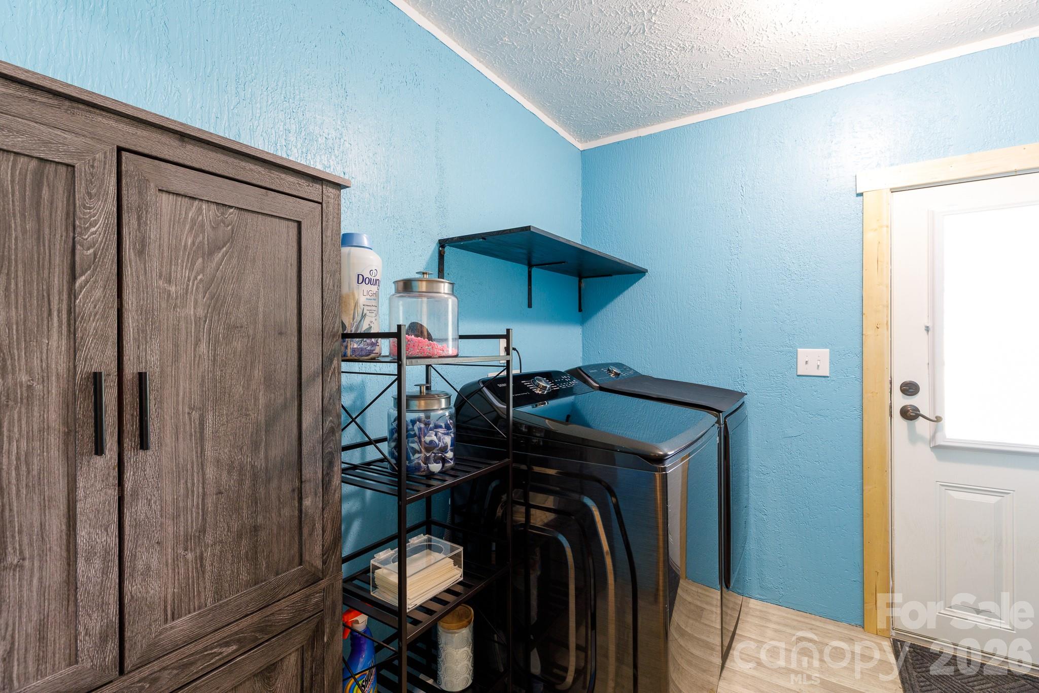 1283 Countryside Drive — Blackstock