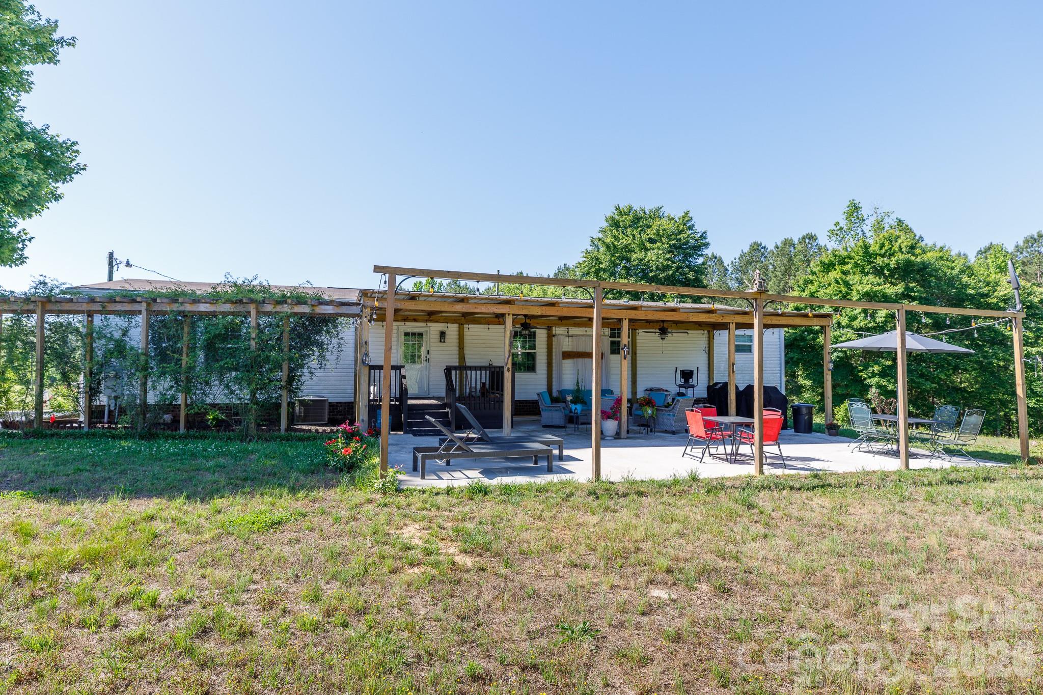 1283 Countryside Drive — Blackstock