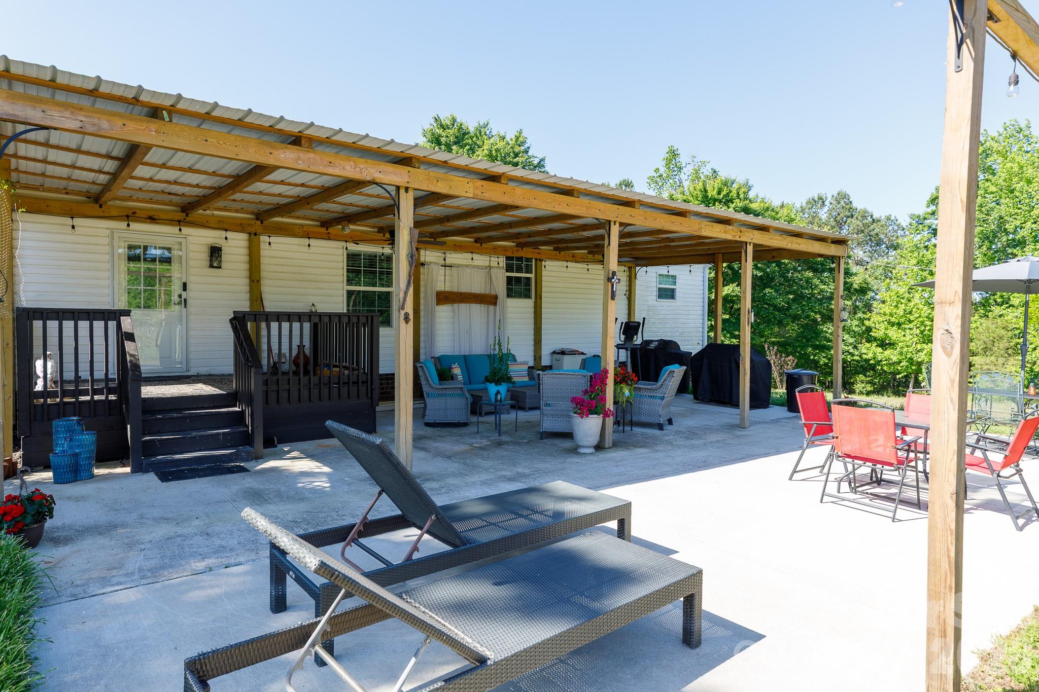 1283 Countryside Drive — Blackstock