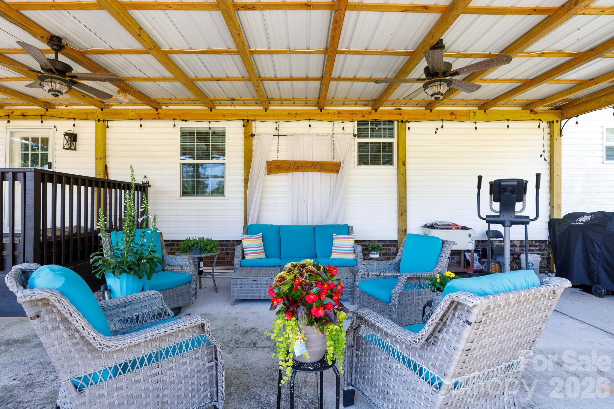 1283 Countryside Drive — Blackstock