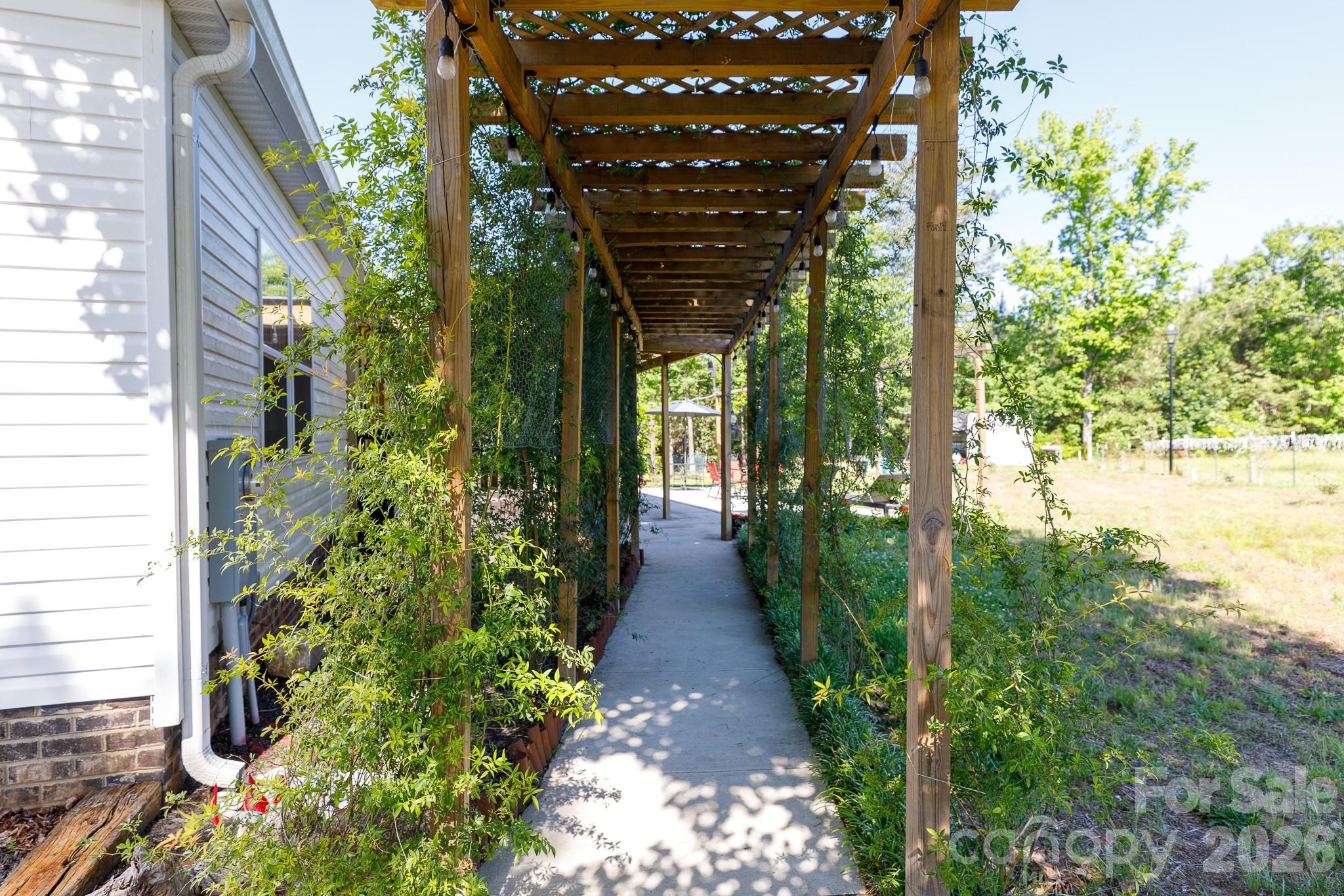 1283 Countryside Drive — Blackstock