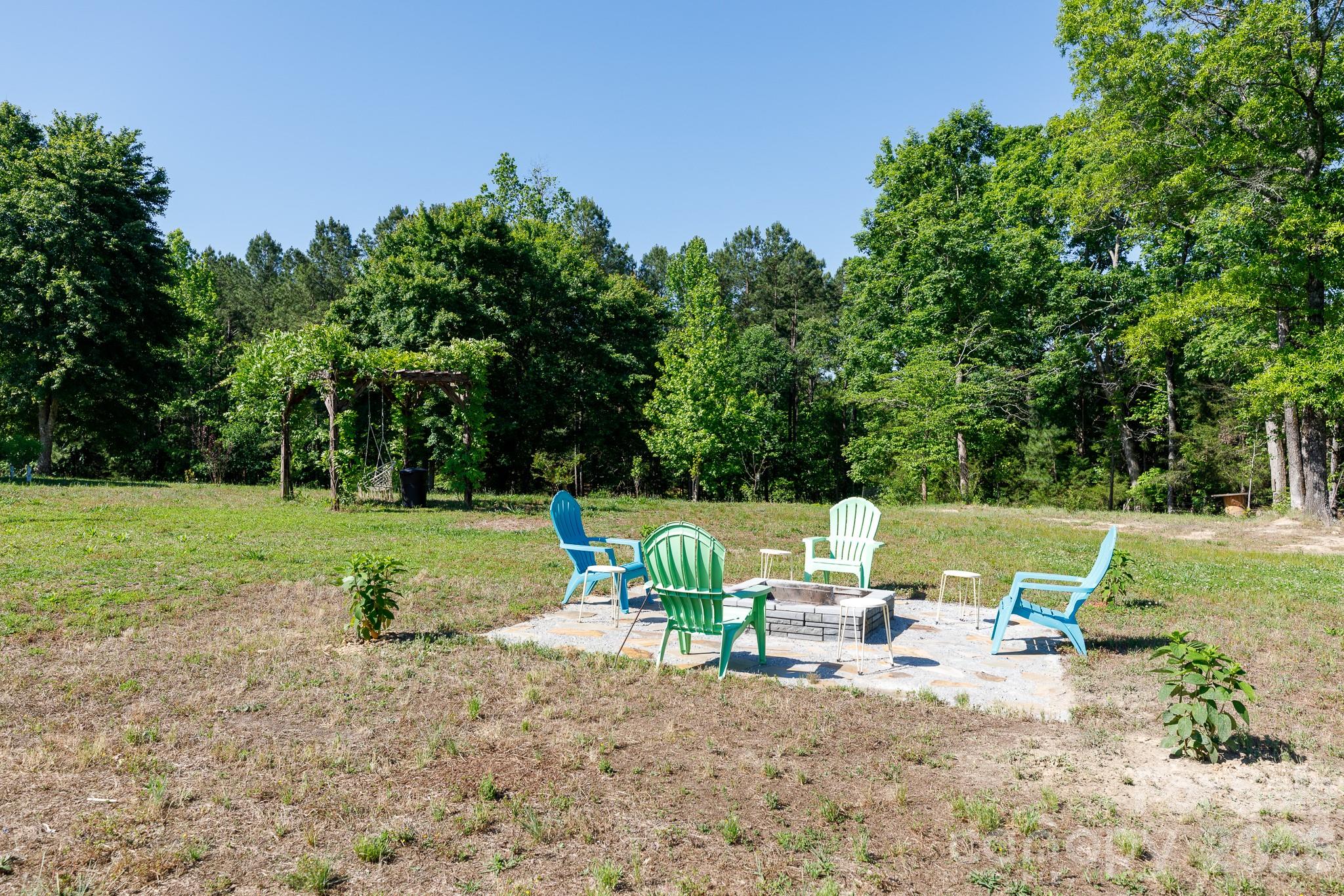 1283 Countryside Drive — Blackstock