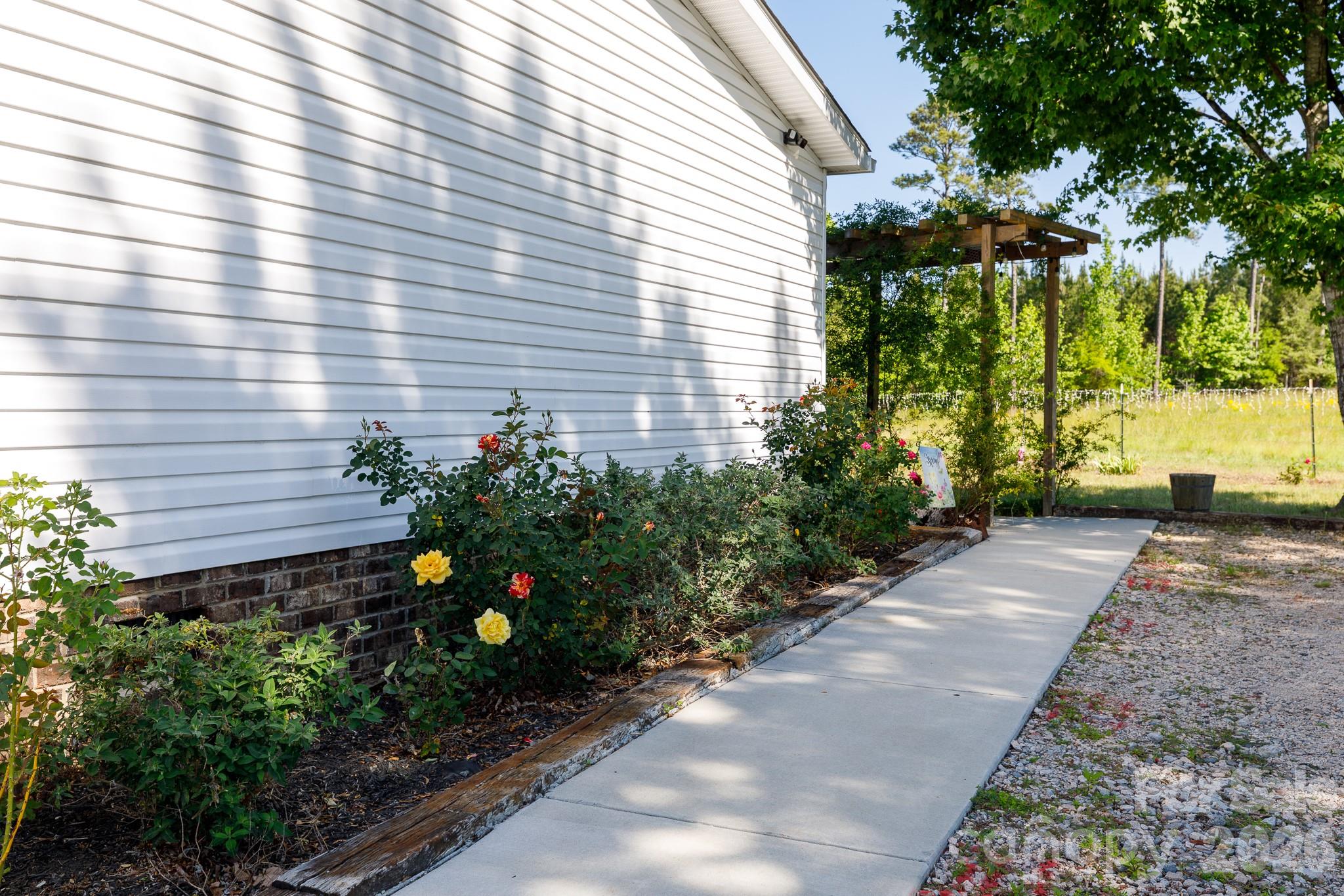 1283 Countryside Drive — Blackstock