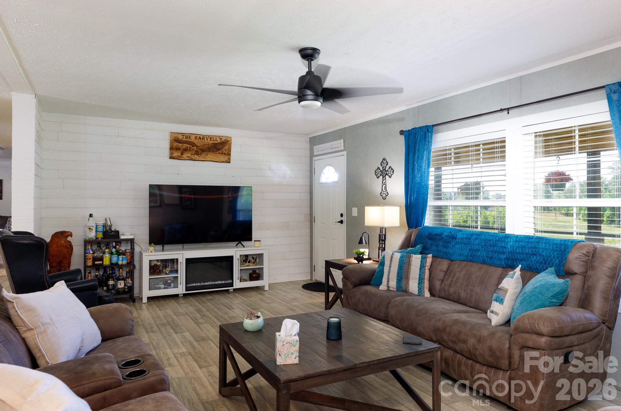 1283 Countryside Drive — Blackstock