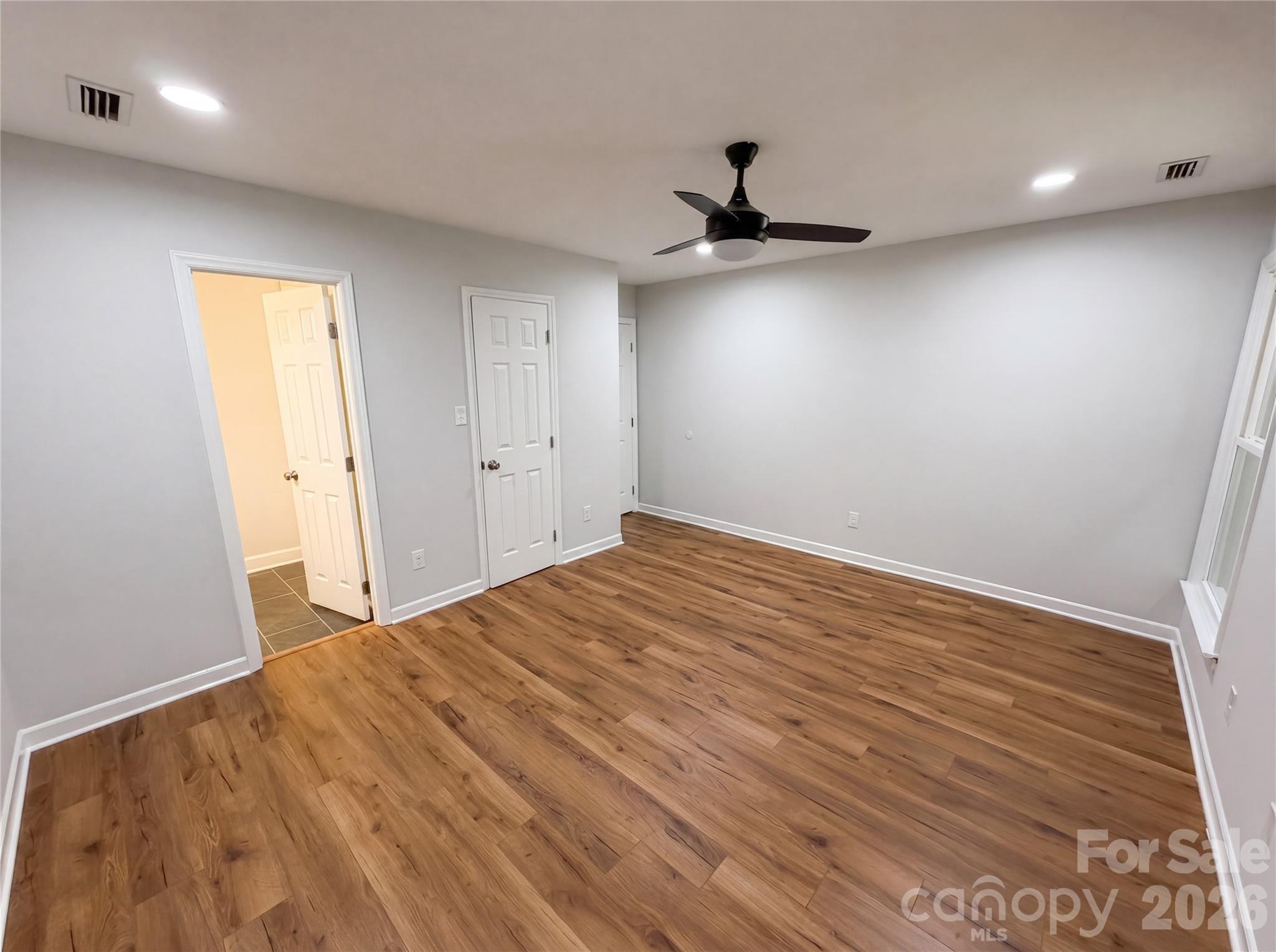 4554 Strangford Avenue — Charlotte