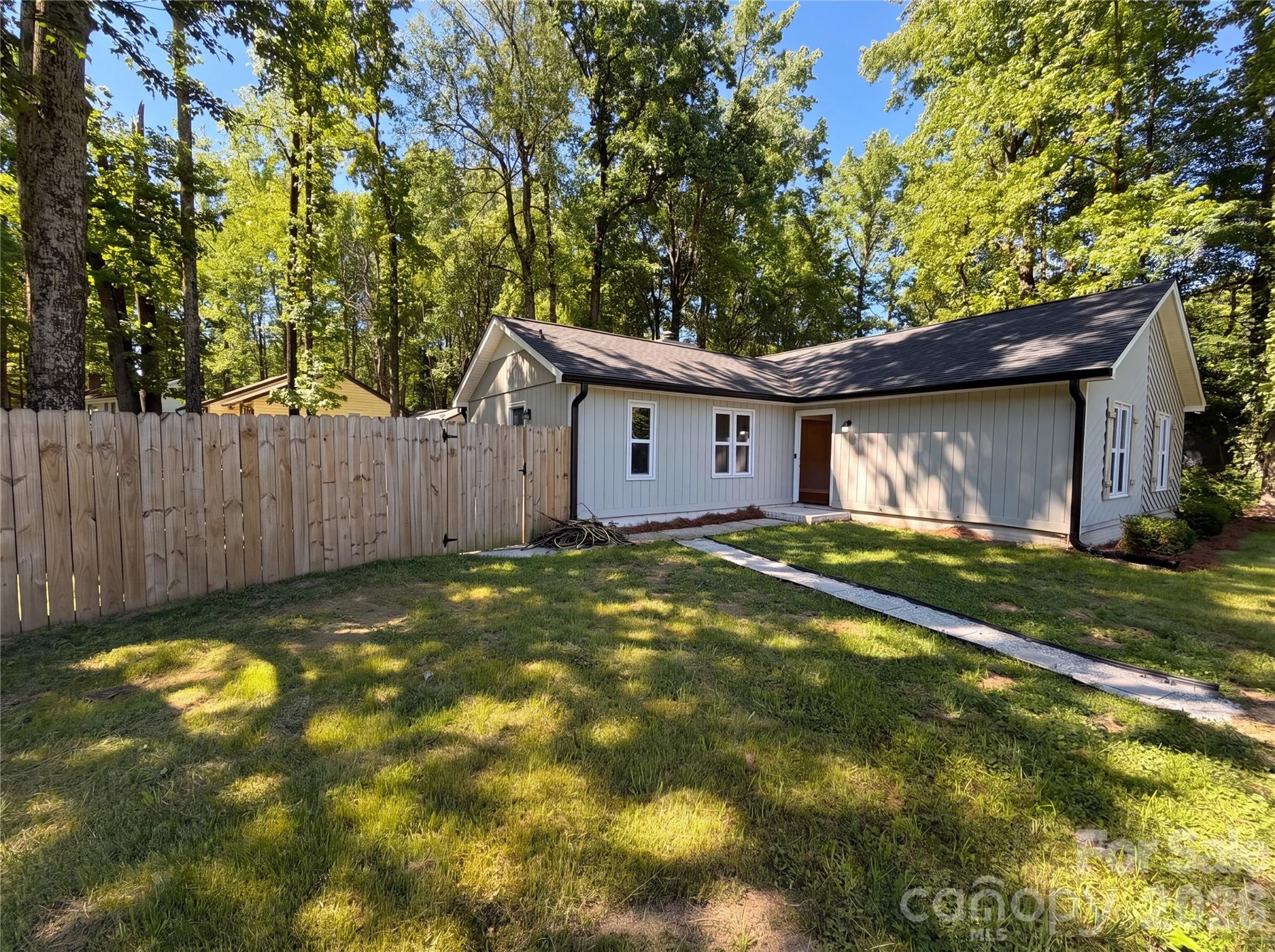 4554 Strangford Avenue — Charlotte