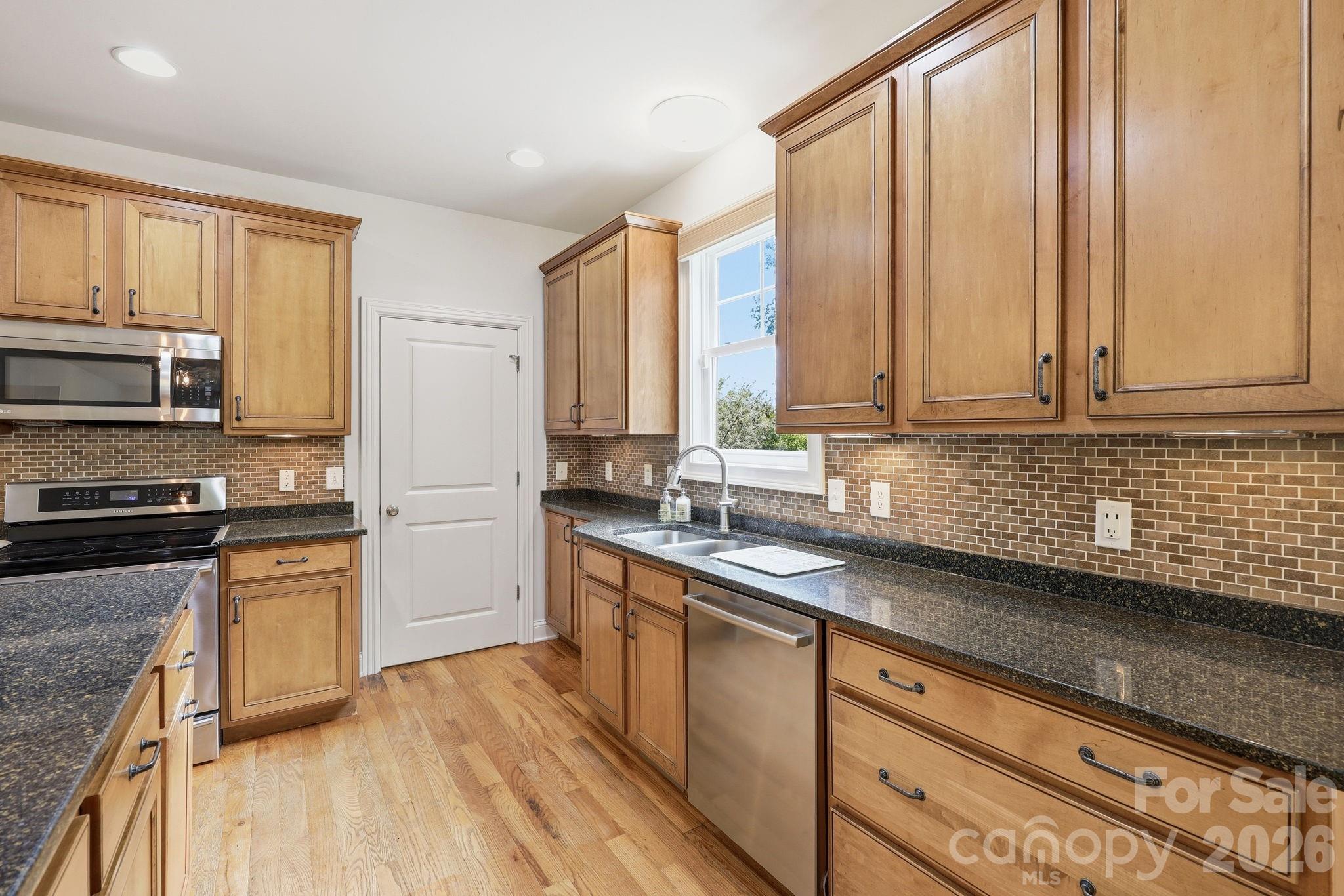65 Buckle Ridge — Weaverville