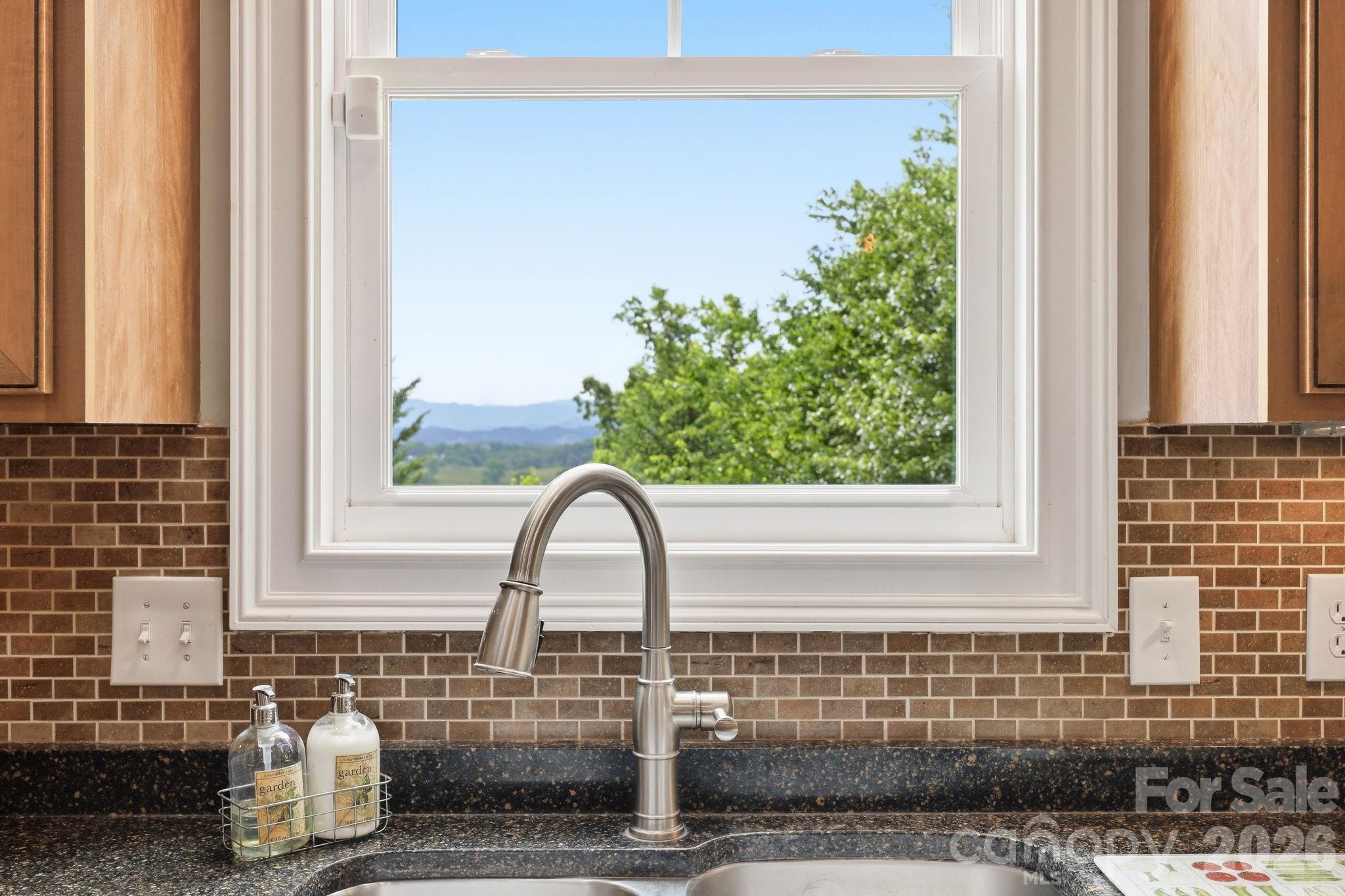 65 Buckle Ridge — Weaverville