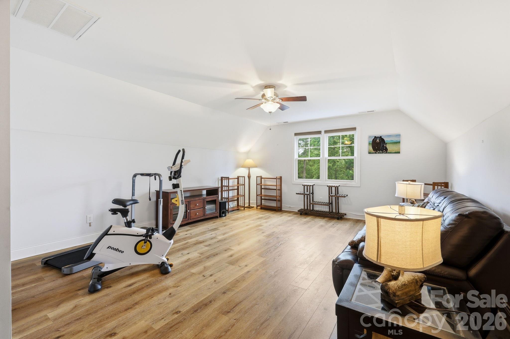 65 Buckle Ridge — Weaverville