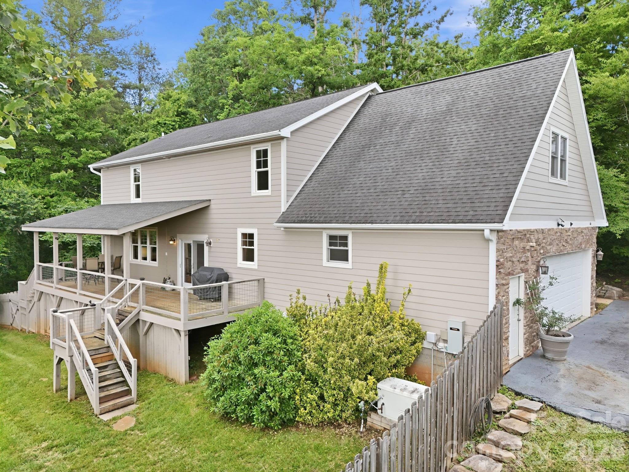 65 Buckle Ridge — Weaverville